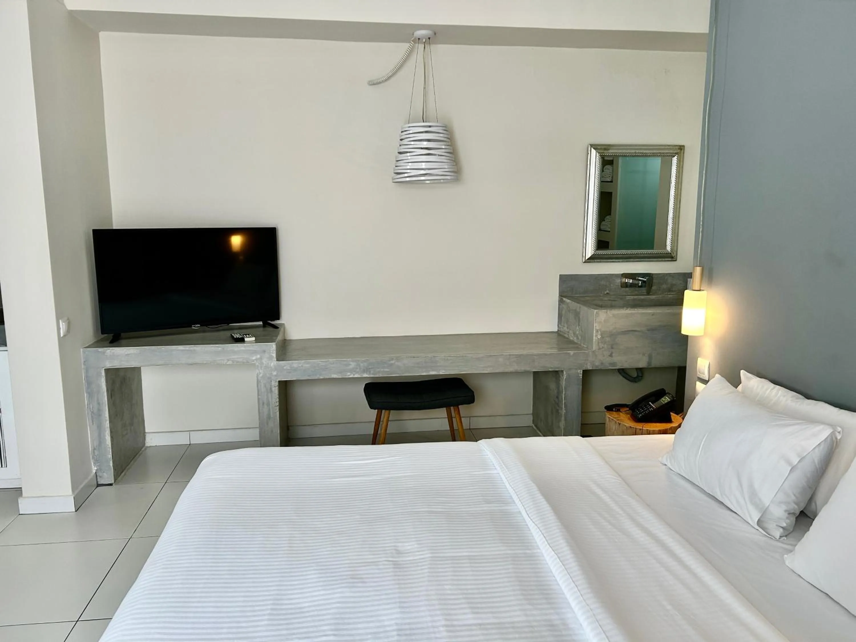 Superior Apartment with Pool View in Loriet Hotel