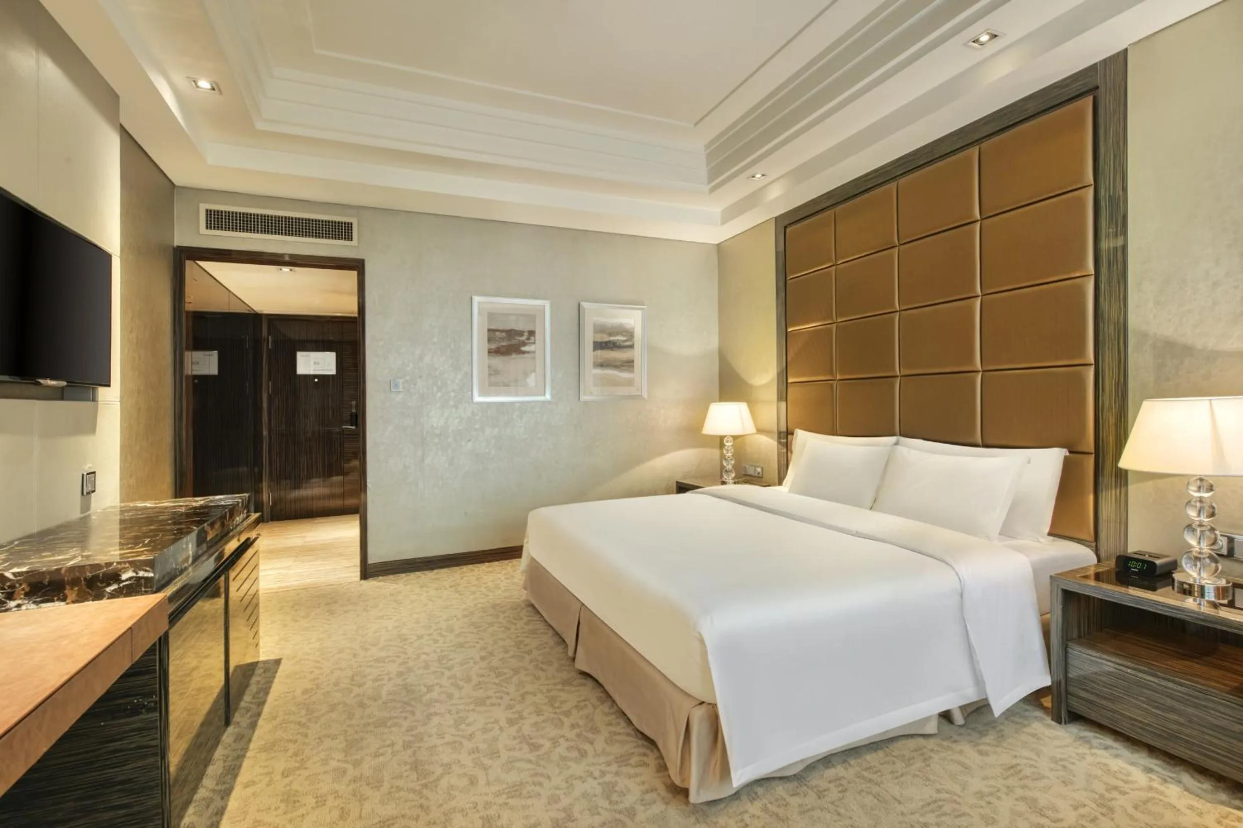 Premier King Room in Crowne Plaza Beijing Chaoyang U-Town by IHG - within 30 minutes to Forbidden City by metro