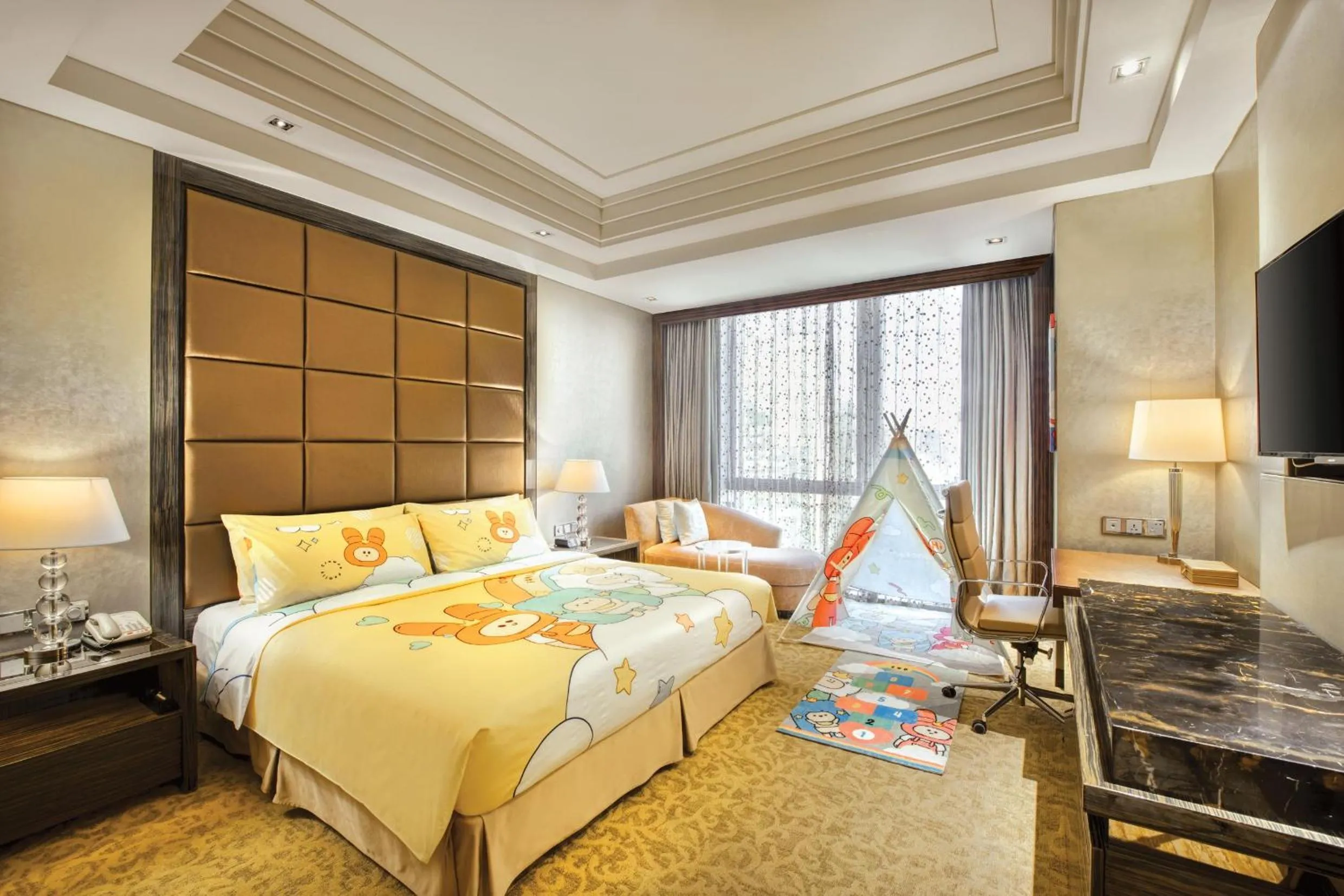 Junior King Suite with Lounge Access in Crowne Plaza Beijing Chaoyang U-Town by IHG - within 30 minutes to Forbidden City by metro