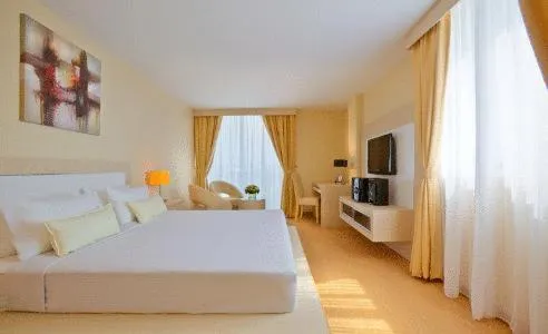 Deluxe King Room in Jinhold Apartment Hotel