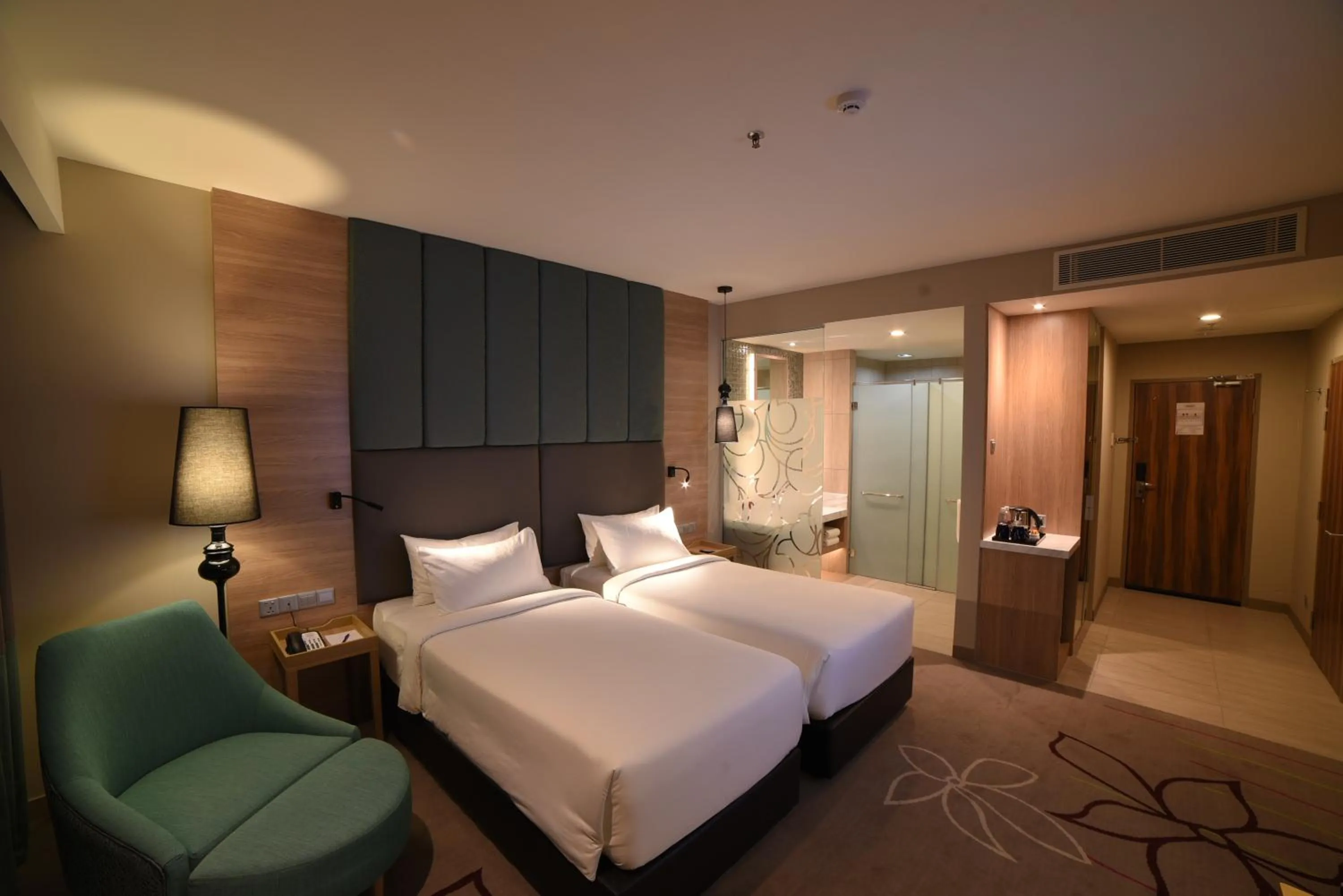 Superior Room with 2 Single Beds, Executive Floor in Mercure Selangor Selayang