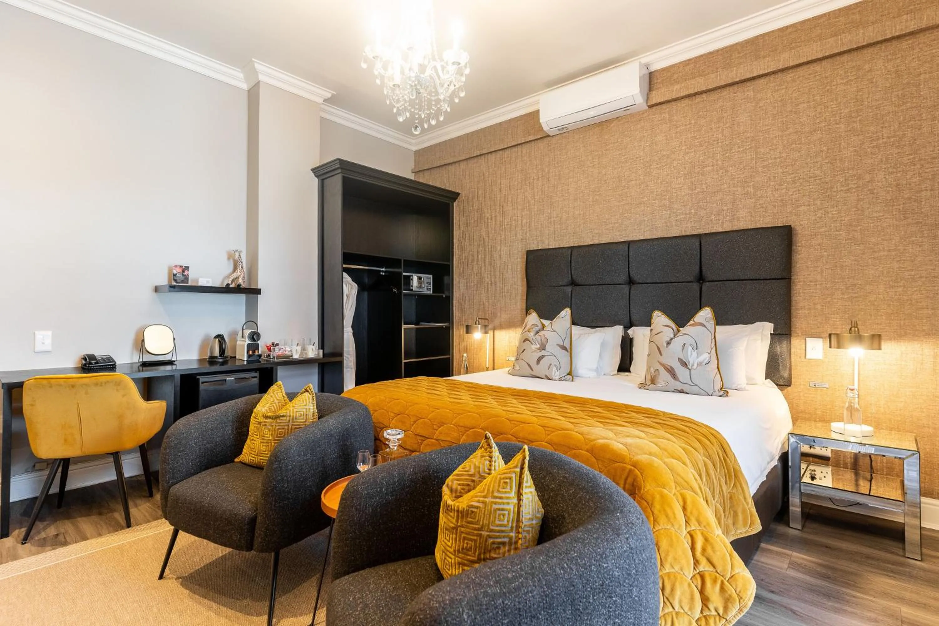 Heritage Deluxe Room with Balcony in Cloud 9 Boutique Hotel and Spa