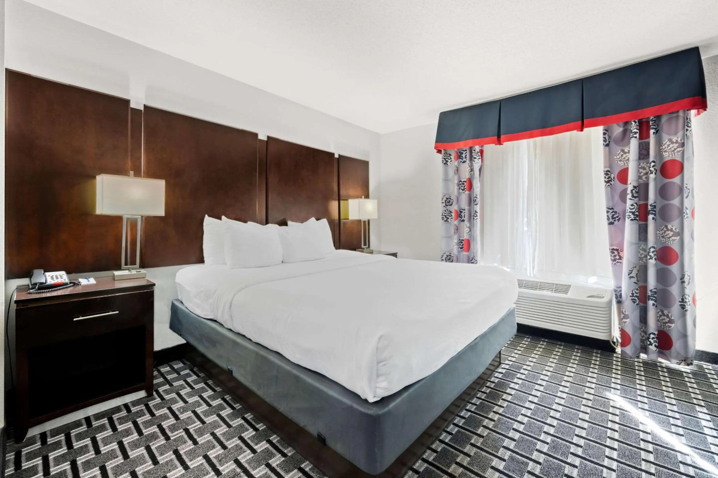 King Suite in Comfort Suites Williamsburg Historic Area