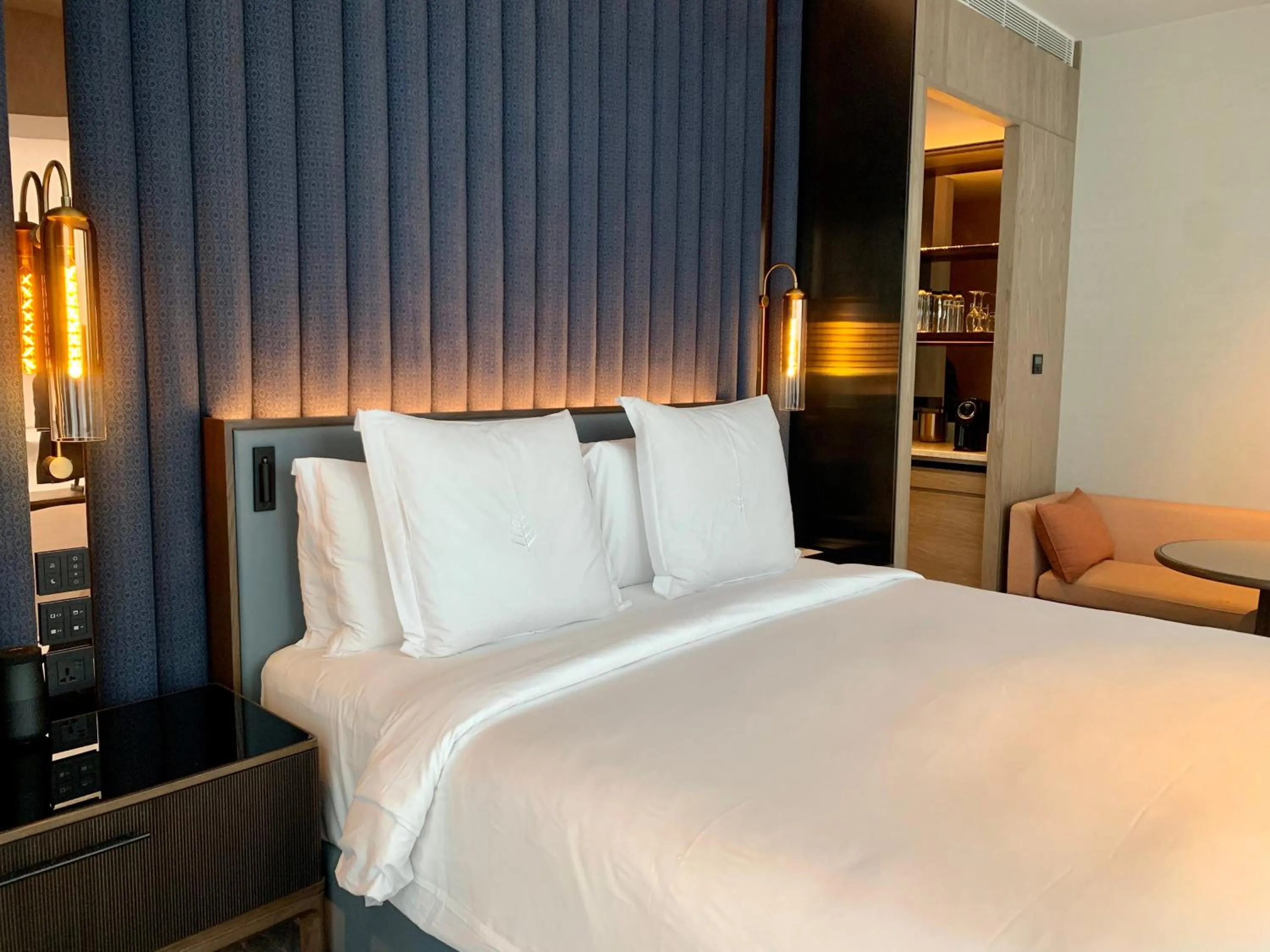 Superior King Room in Four Seasons Hotel Mumbai