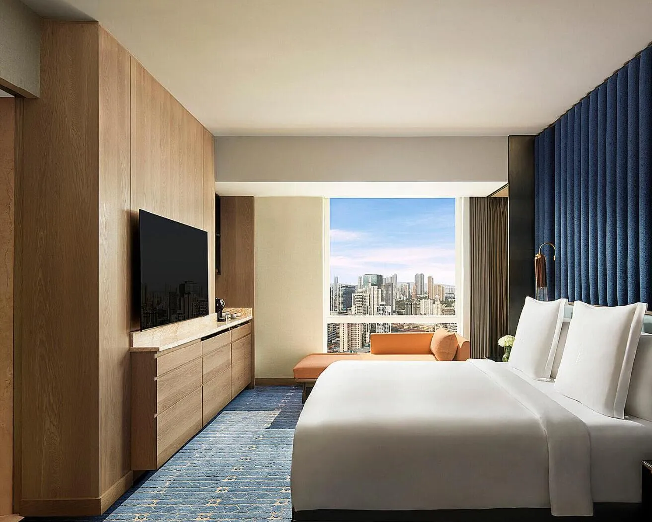 Deluxe King Room in Four Seasons Hotel Mumbai