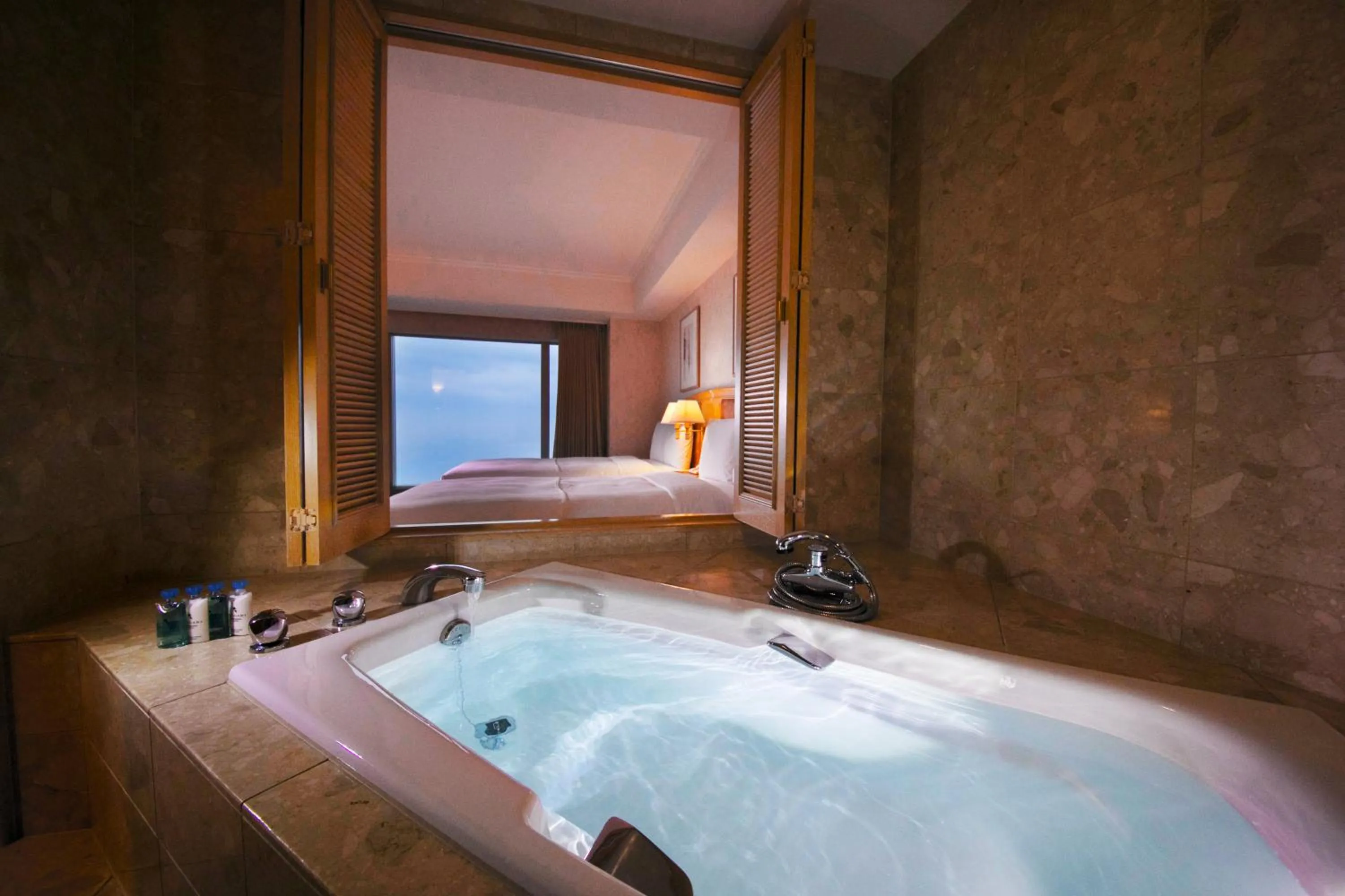 Junior Suite Twin with Sea View - single occupancy - Non-Smoking in Vignette Collection The Windsor Hotel TOYA by IHG