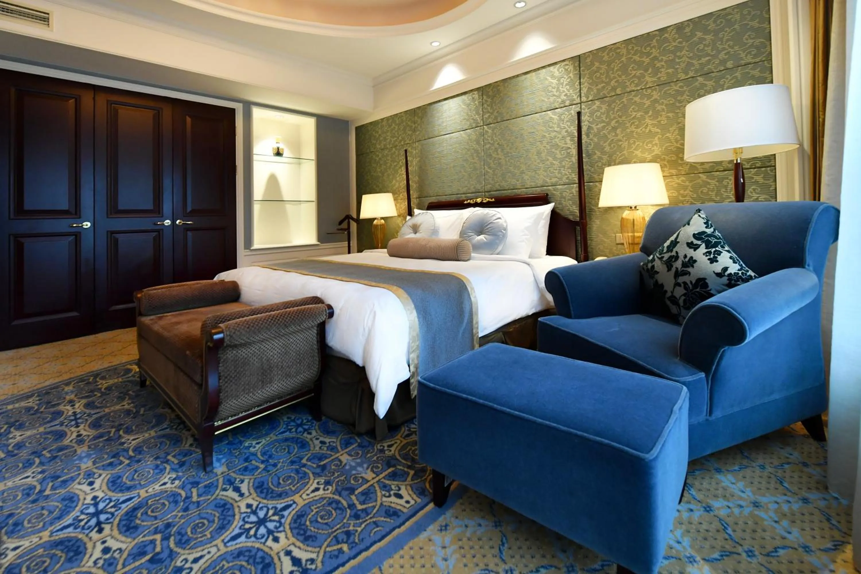 Executive Suite in Grand Central Hotel Shanghai - Nanjing Road