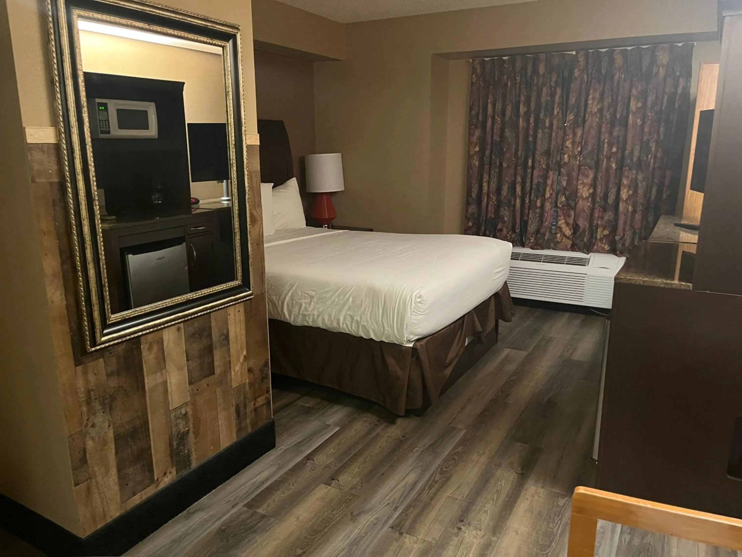 Queen Room - single occupancy in Americas Best Value Inn Kalispell