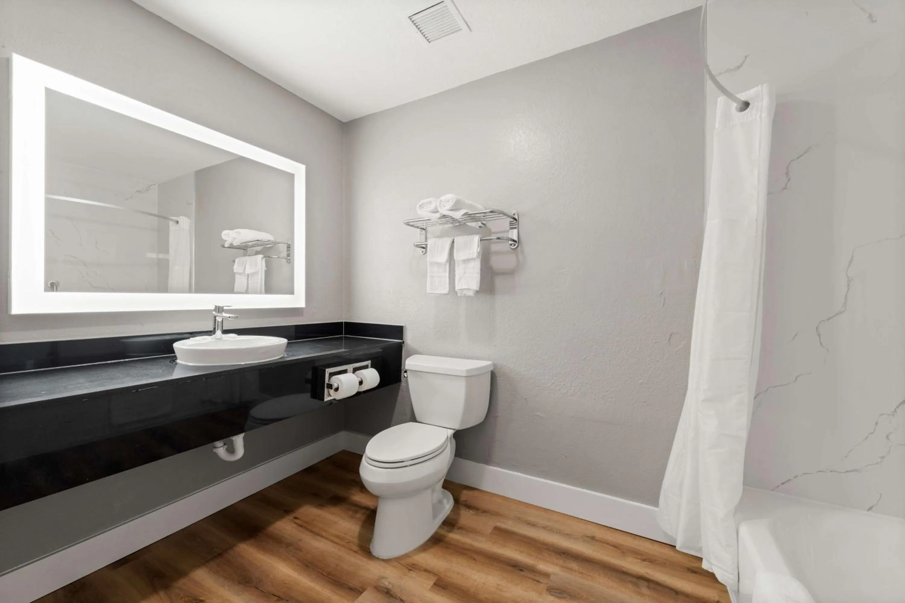 Queen Room with Two Queen Beds - Disability Access - Non-Smoking in Motel 6-Rosenberg, TX