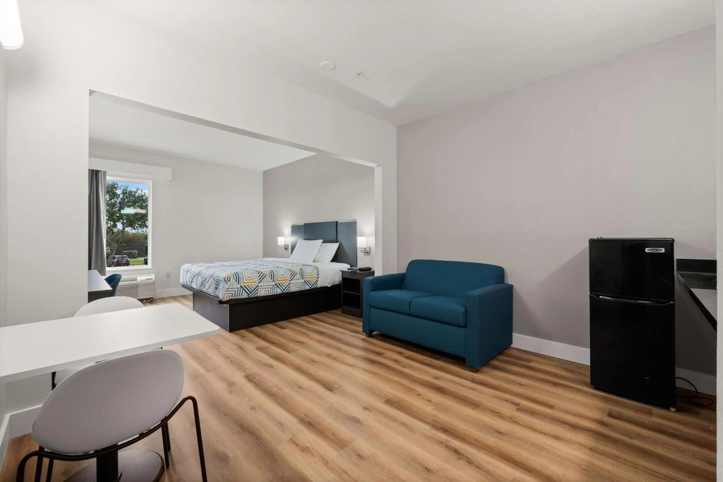 Suite - Non-Smoking in Motel 6-Rosenberg, TX