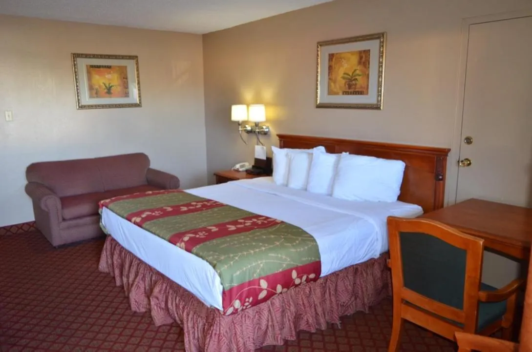 King Room - Non-Smoking in Americas Best Value Inn Crosstimbers
