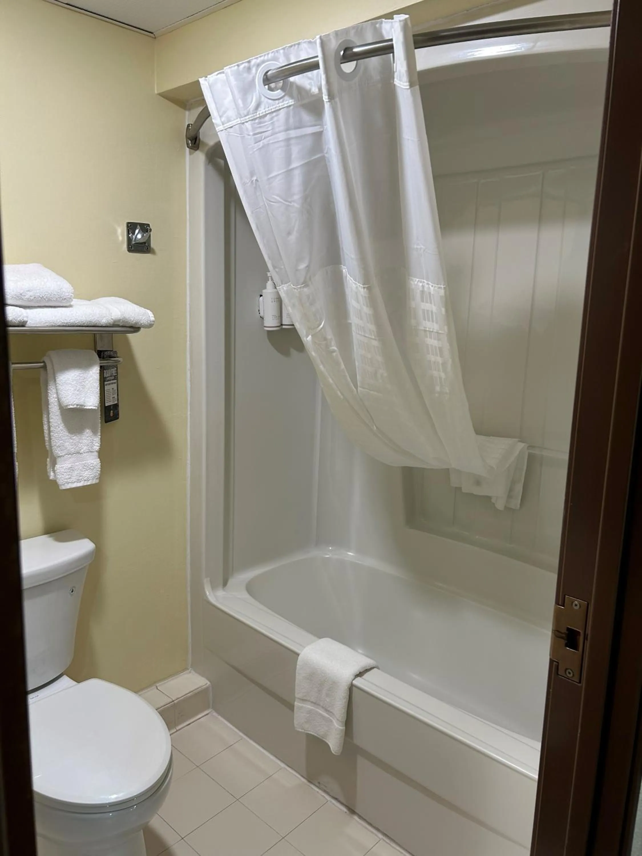Family Suite with One King and Bunk Bed - Non-Smoking in Super 8 by Wyndham Gettysburg