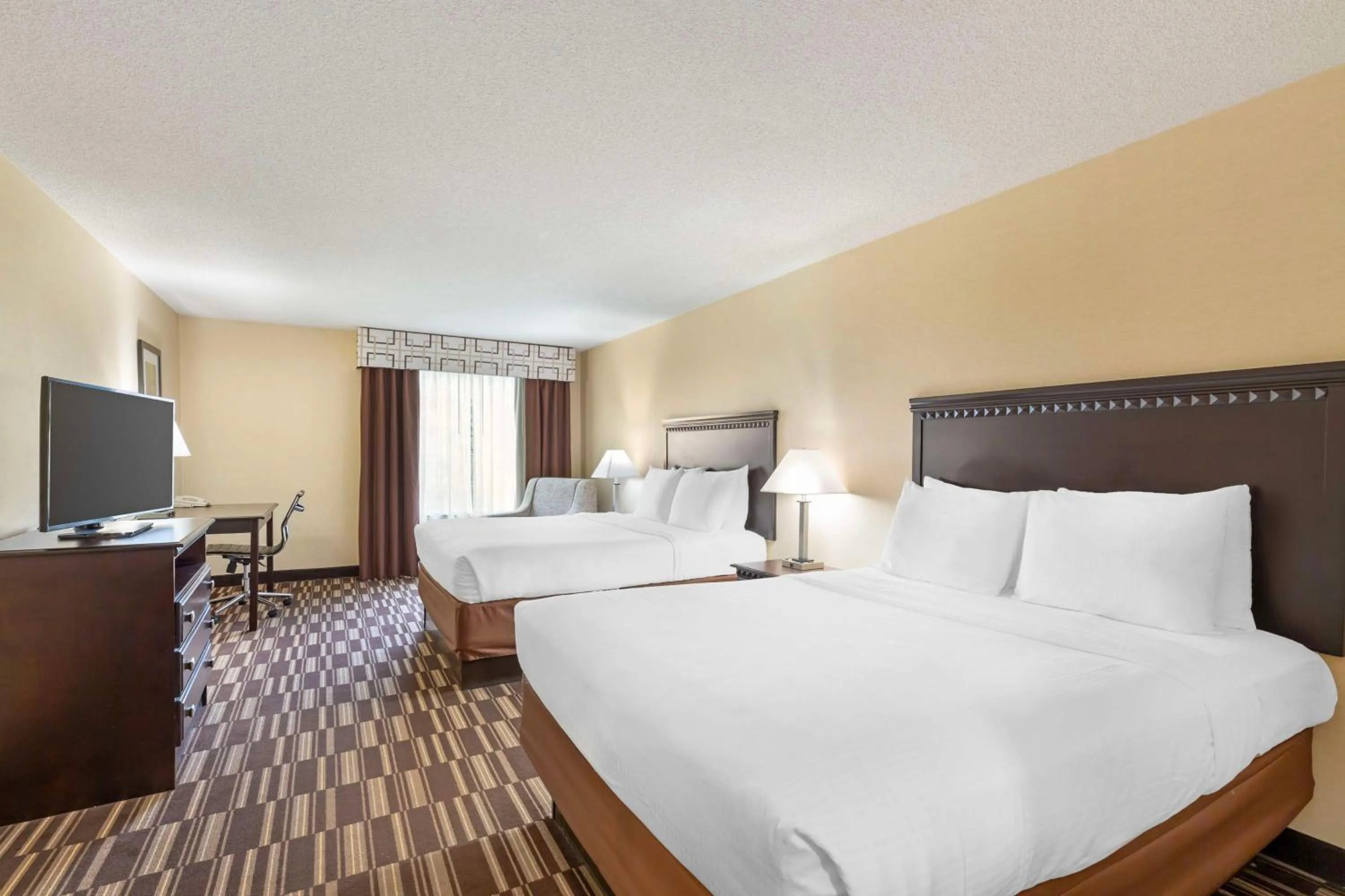 Queen Room with Two Queen Beds - Non-Smoking in Best Western PLUS Victor Inn & Suites