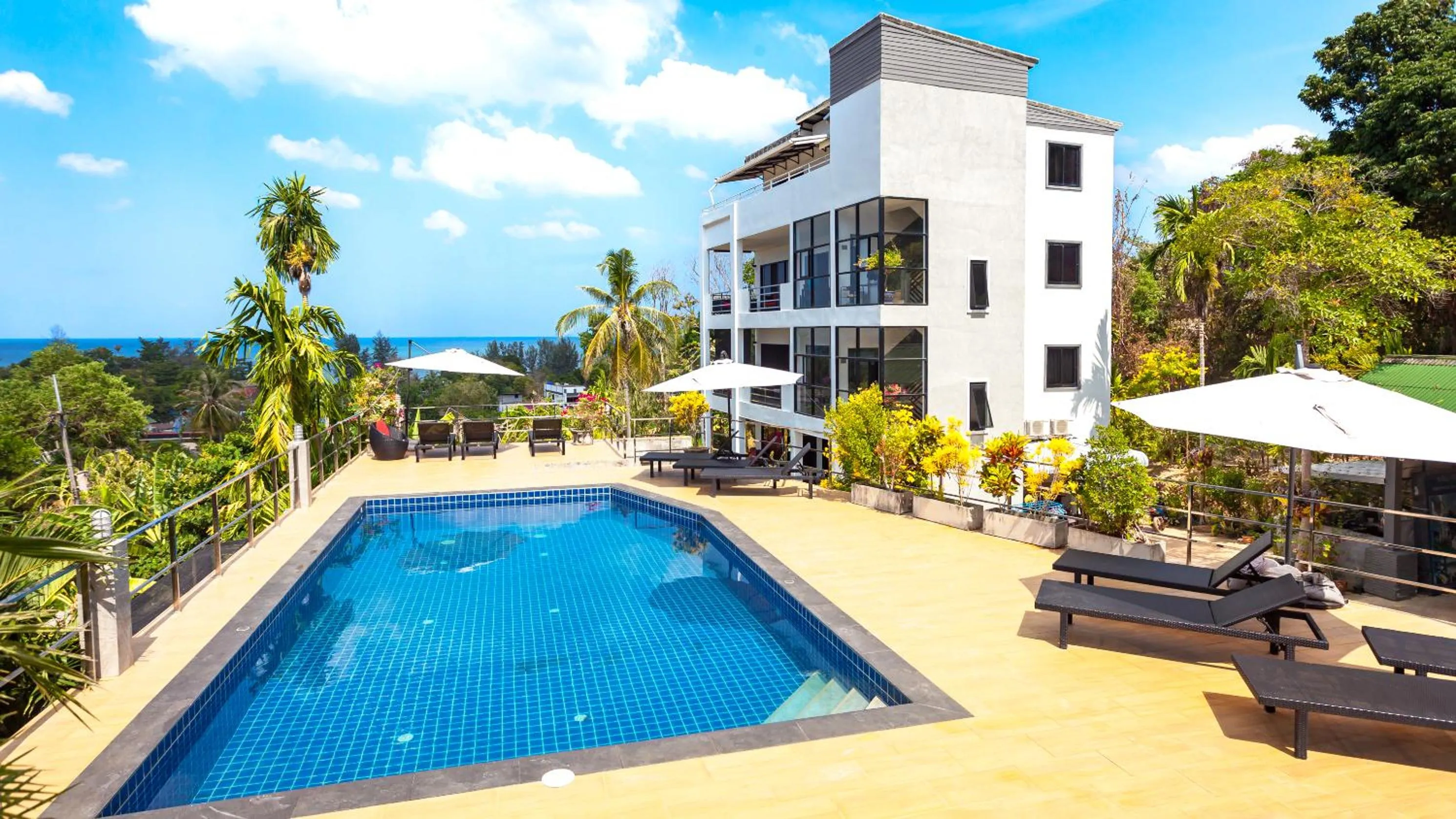 Three-Bedroom Apartment with Sea View in White Flower Lanta