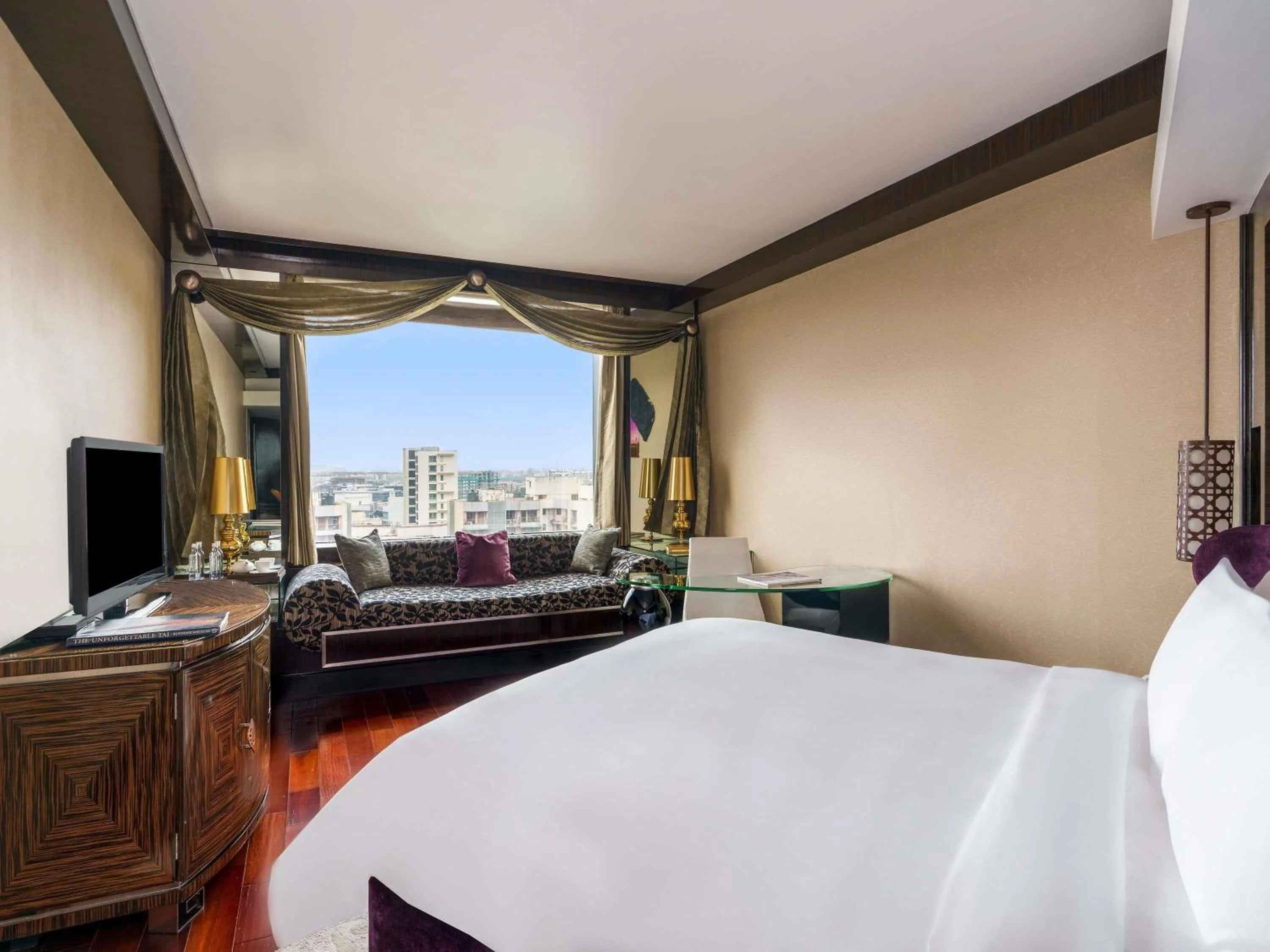 Club Millésime Room, King Bed with Lounge Access, Breakfast, Hi-tea, Cocktail Hours, Meeting Room access for an Hour - single occupancy in Sofitel Mumbai BKC