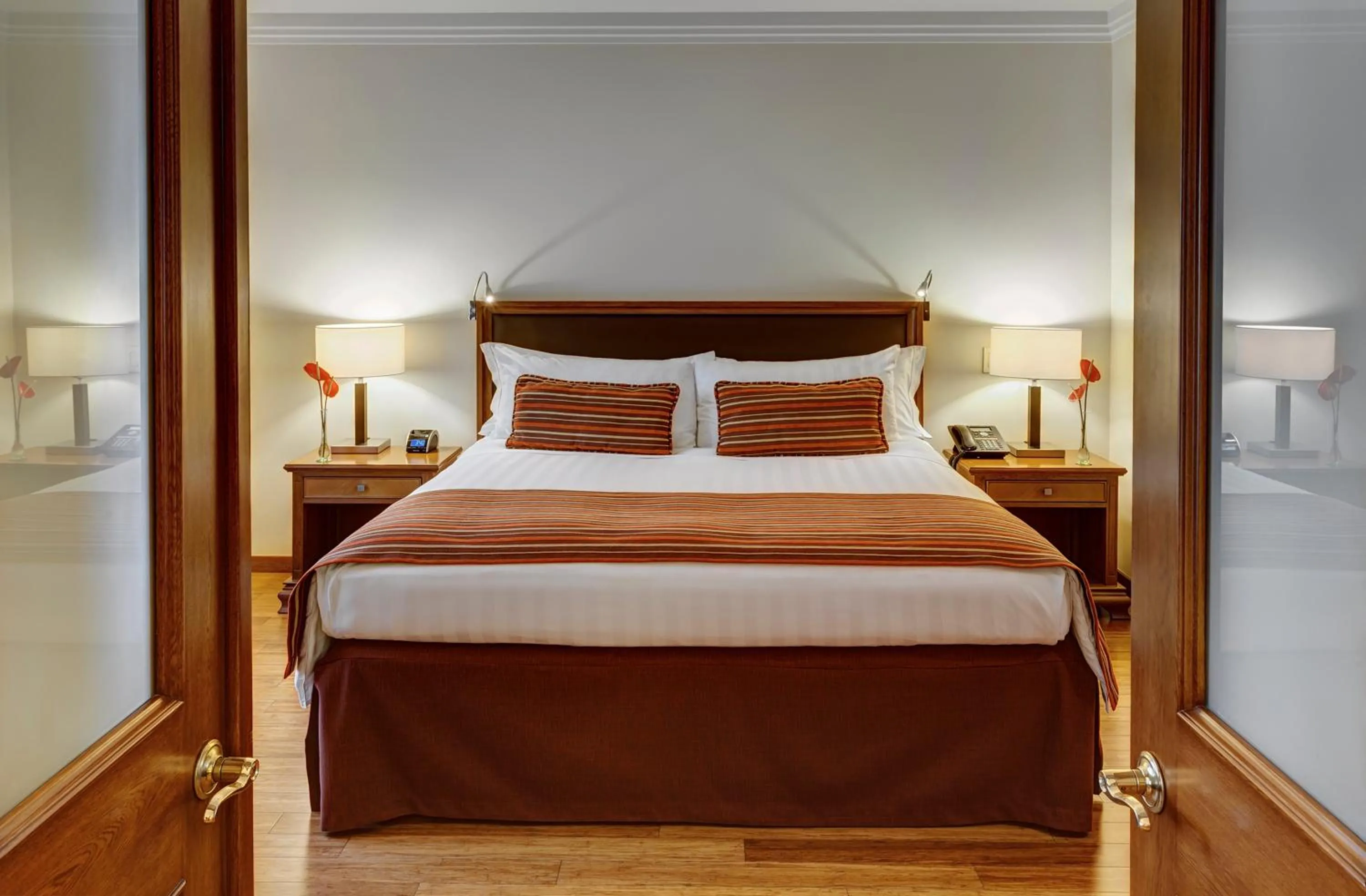 Classic Queen Room with Balcony in Hotel Intercontinental Cali by IHG