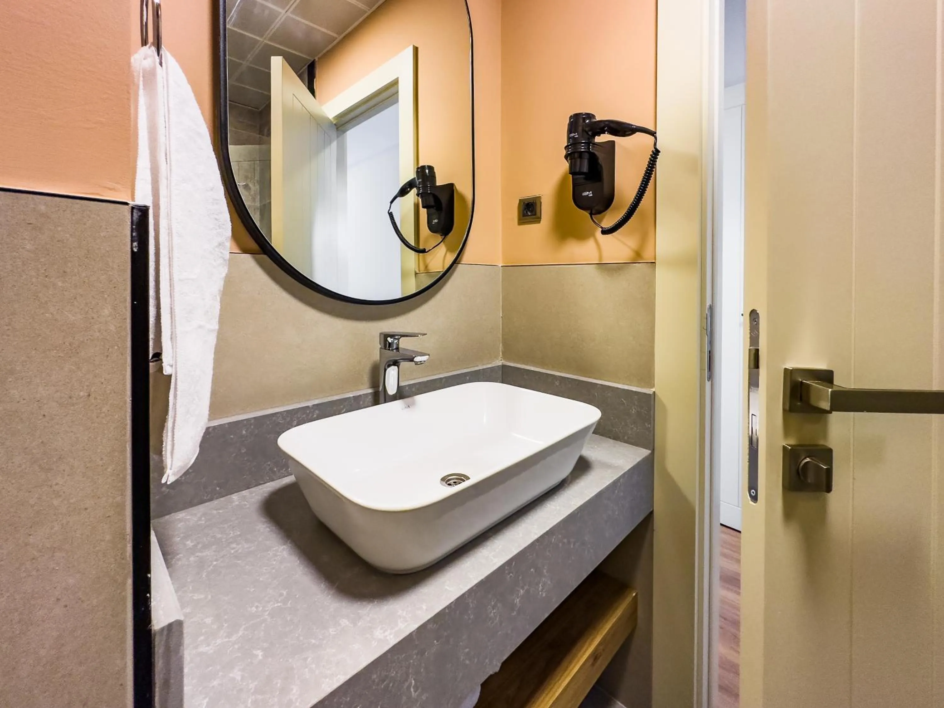 Deluxe King Room in Dedeoğlu Port Hotel