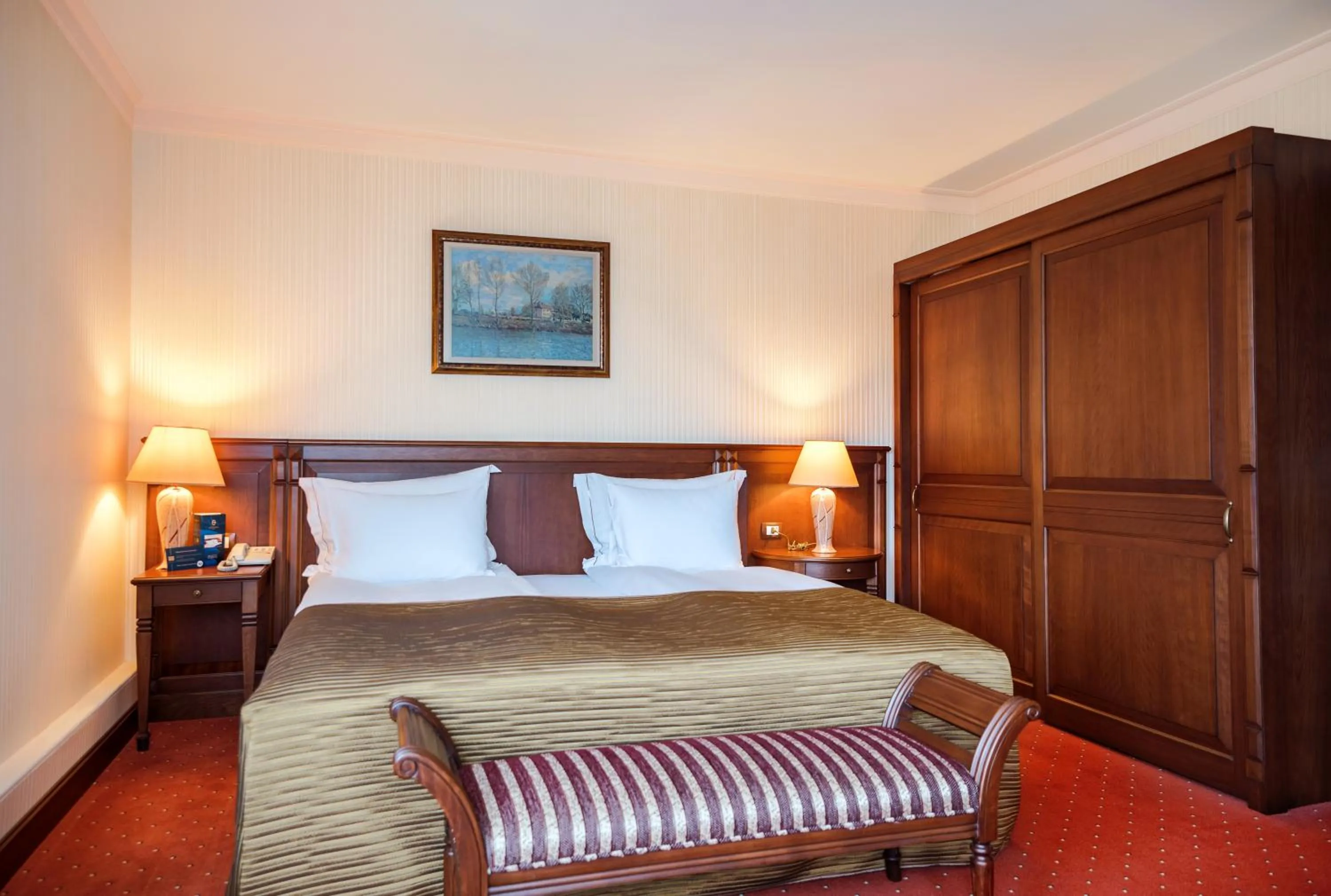 Deluxe Suite in Crystal Palace Boutique Hotel