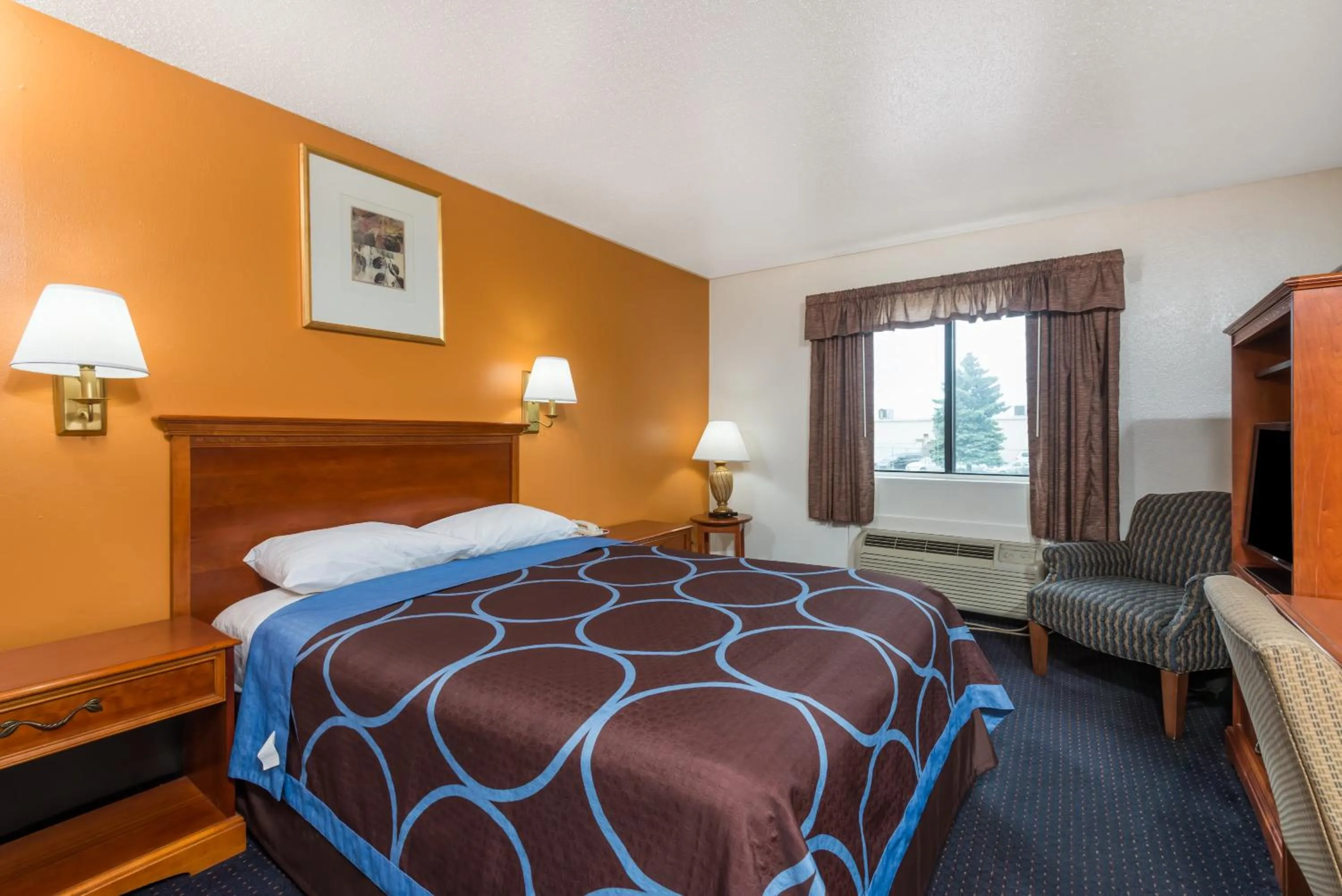 Queen Room - Non-Smoking in Super 8 by Wyndham Hartford