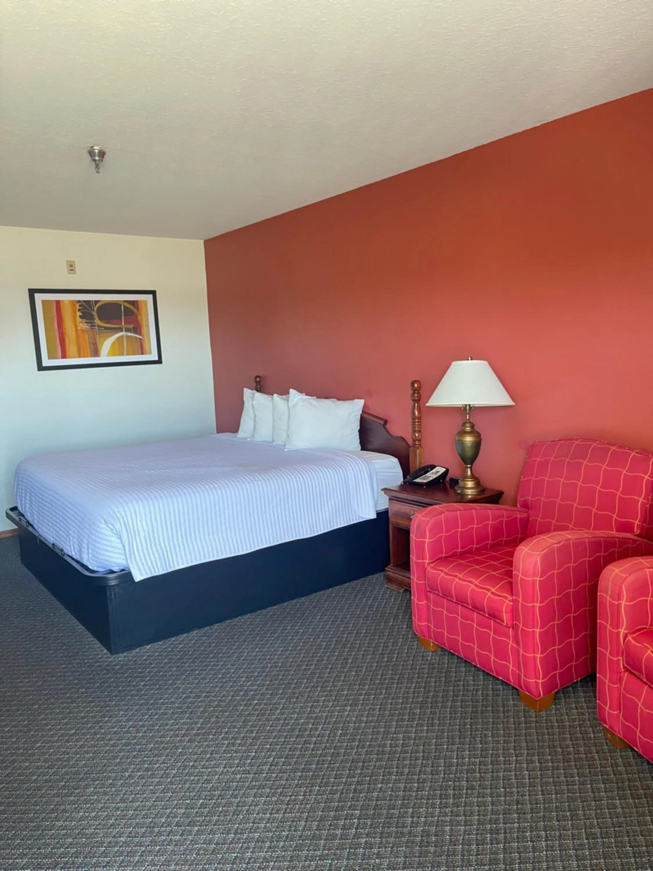 King Room - Ground Floor in Carriage House Inn