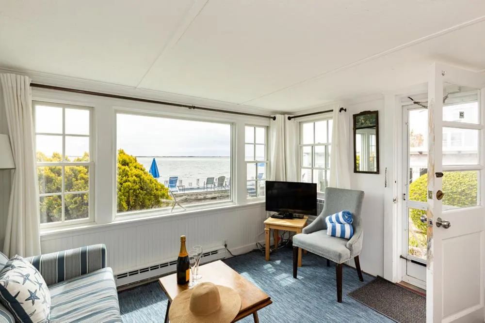 One-Bedroom Cottage with Sea View in The Masthead Resort