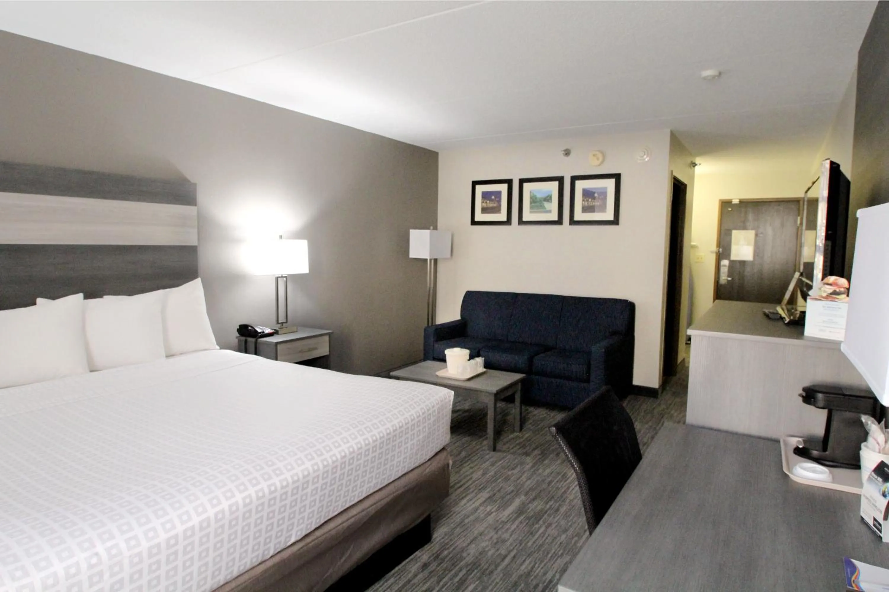 King Room - Non-Smoking in Baymont by Wyndham Lafayette - Purdue University