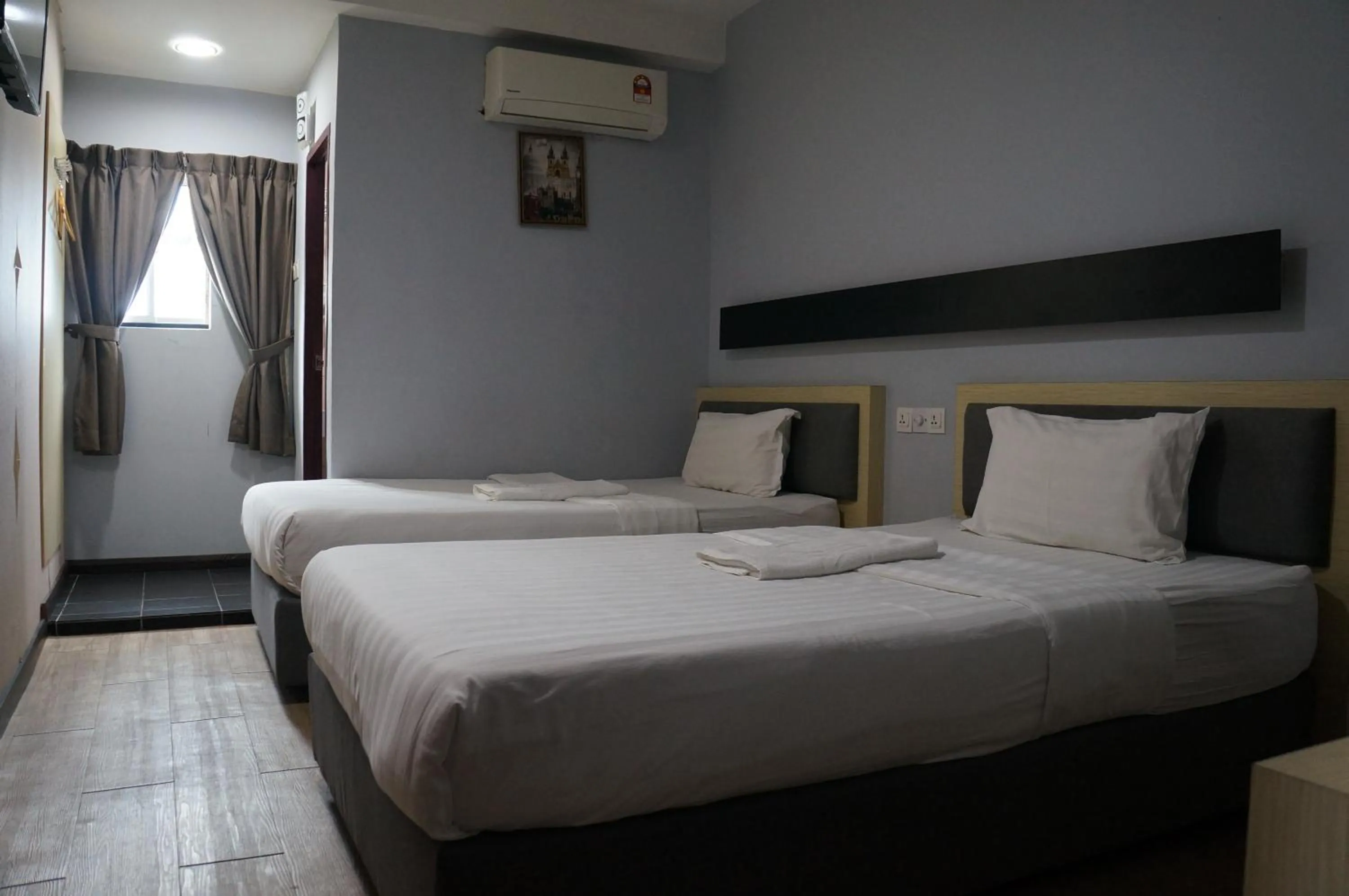 Deluxe Twin Room in Unikarya Lodge