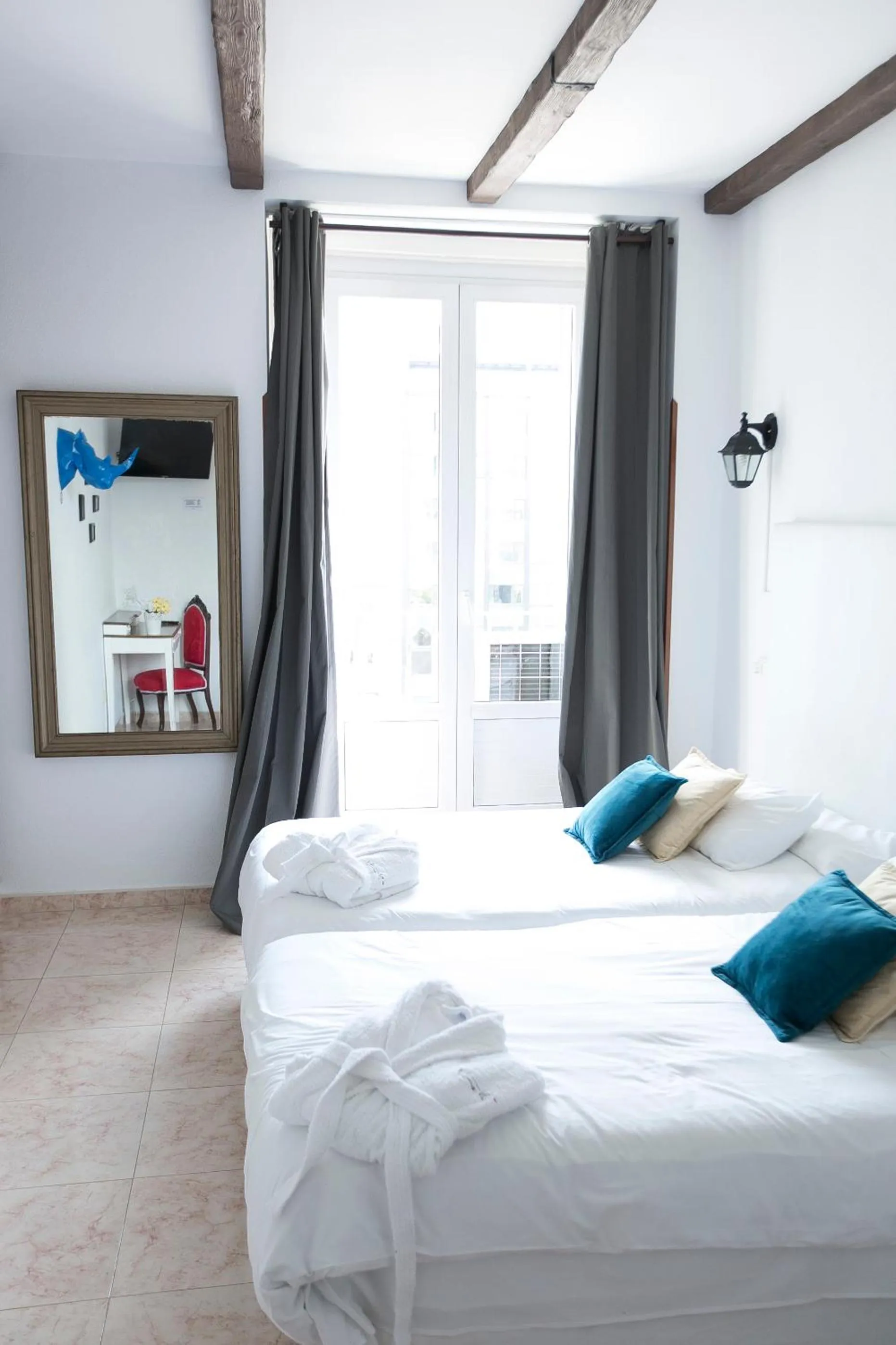 Superior Double Room - single occupancy in Vázquez de Mella Gran Vía