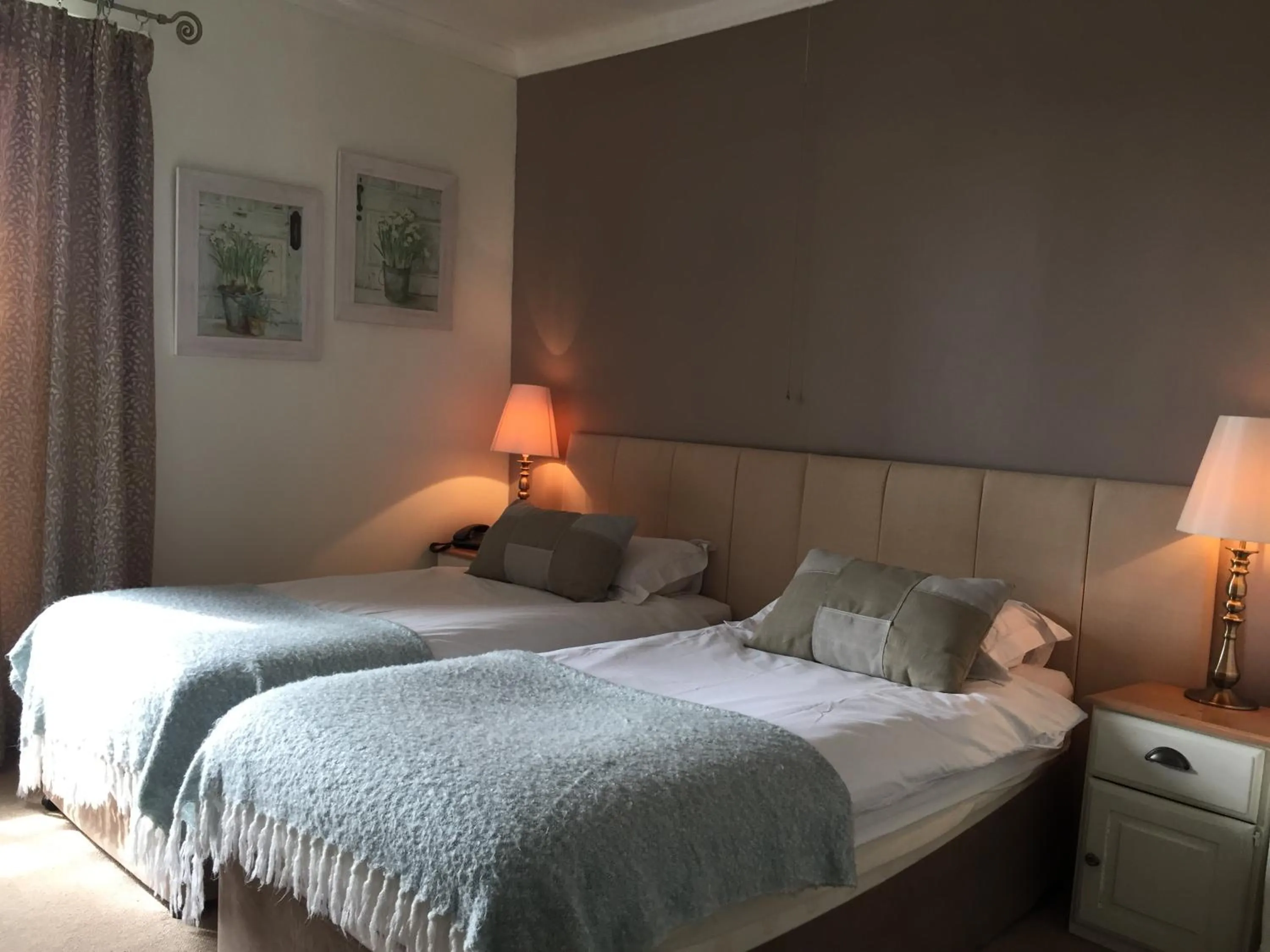 Twin Room with Private Bathroom in Castle Lodge Wilton