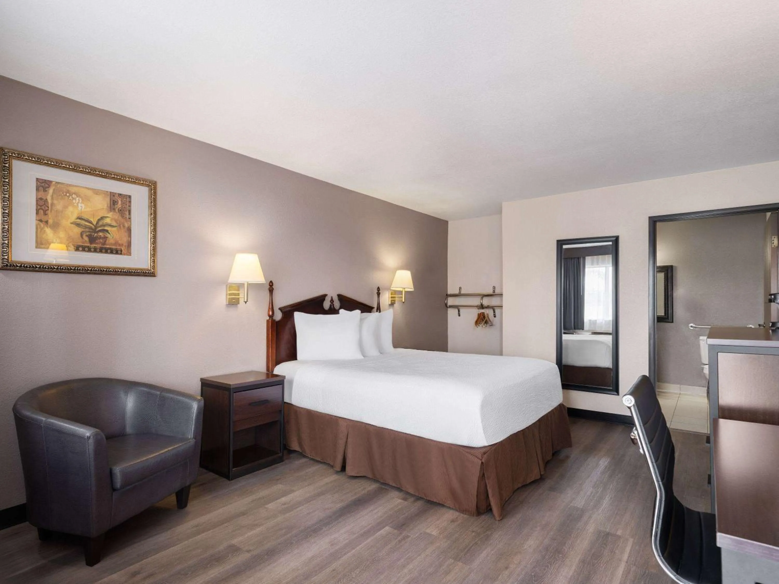 Queen Room - Disability Access - Non-Smoking in Travelodge by Wyndham Tucson AZ