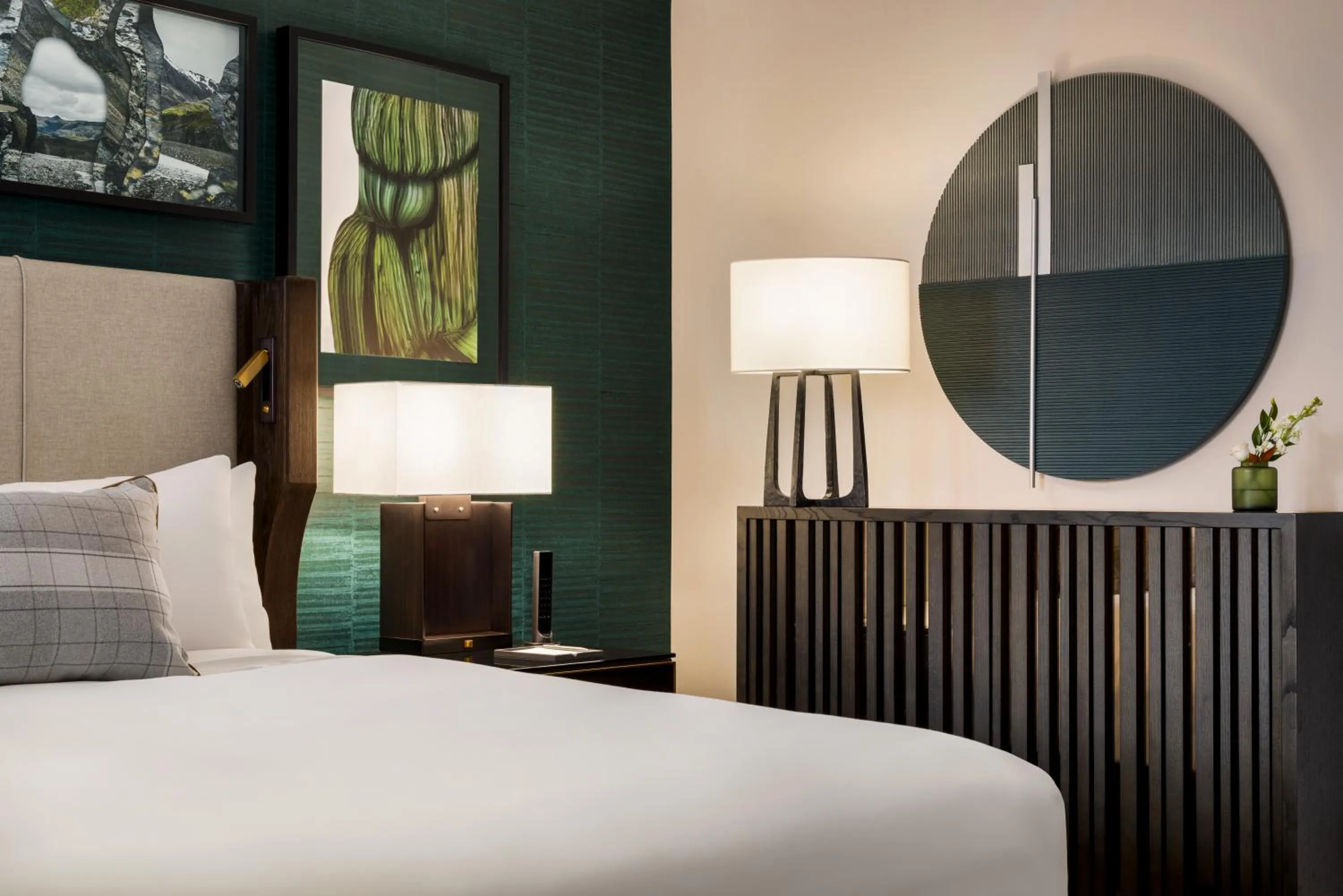 Deluxe Double Room with Two Double Beds and Mountain View in Fairmont Banff Springs