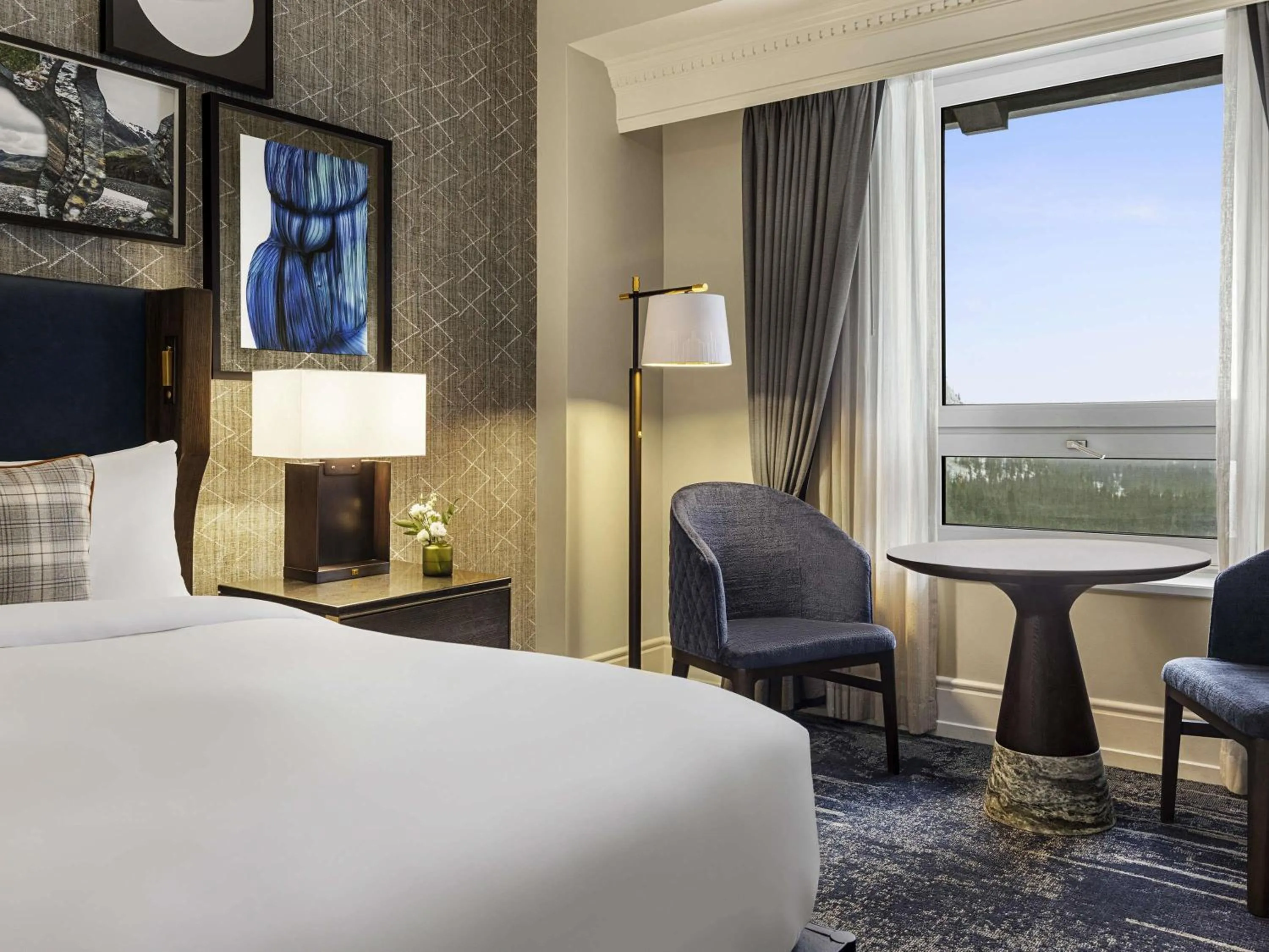 Fairmont View 1 King bed in Fairmont Banff Springs