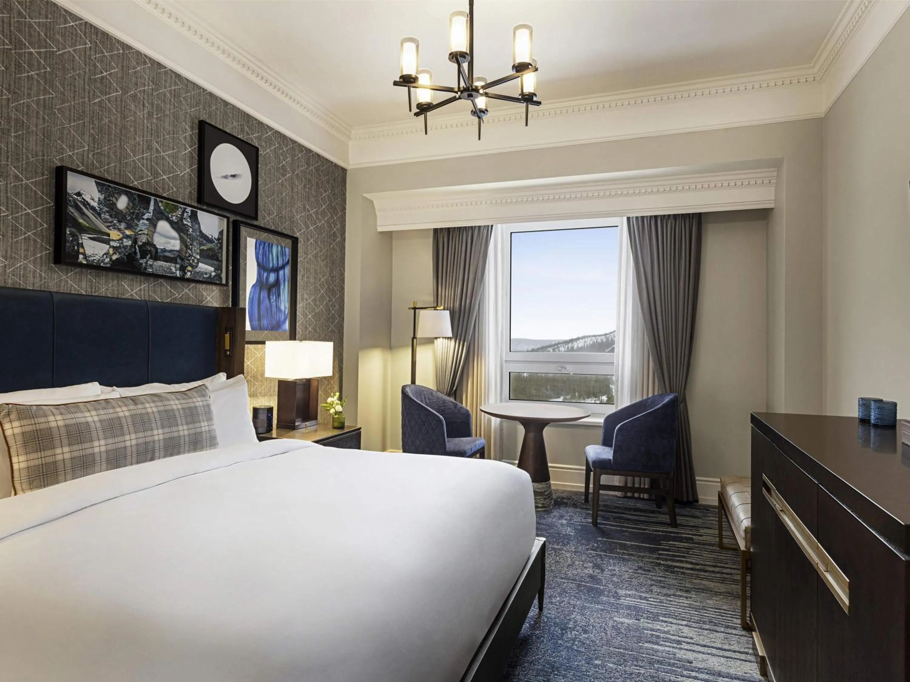 Fairmont VIew 2 Double bed in Fairmont Banff Springs