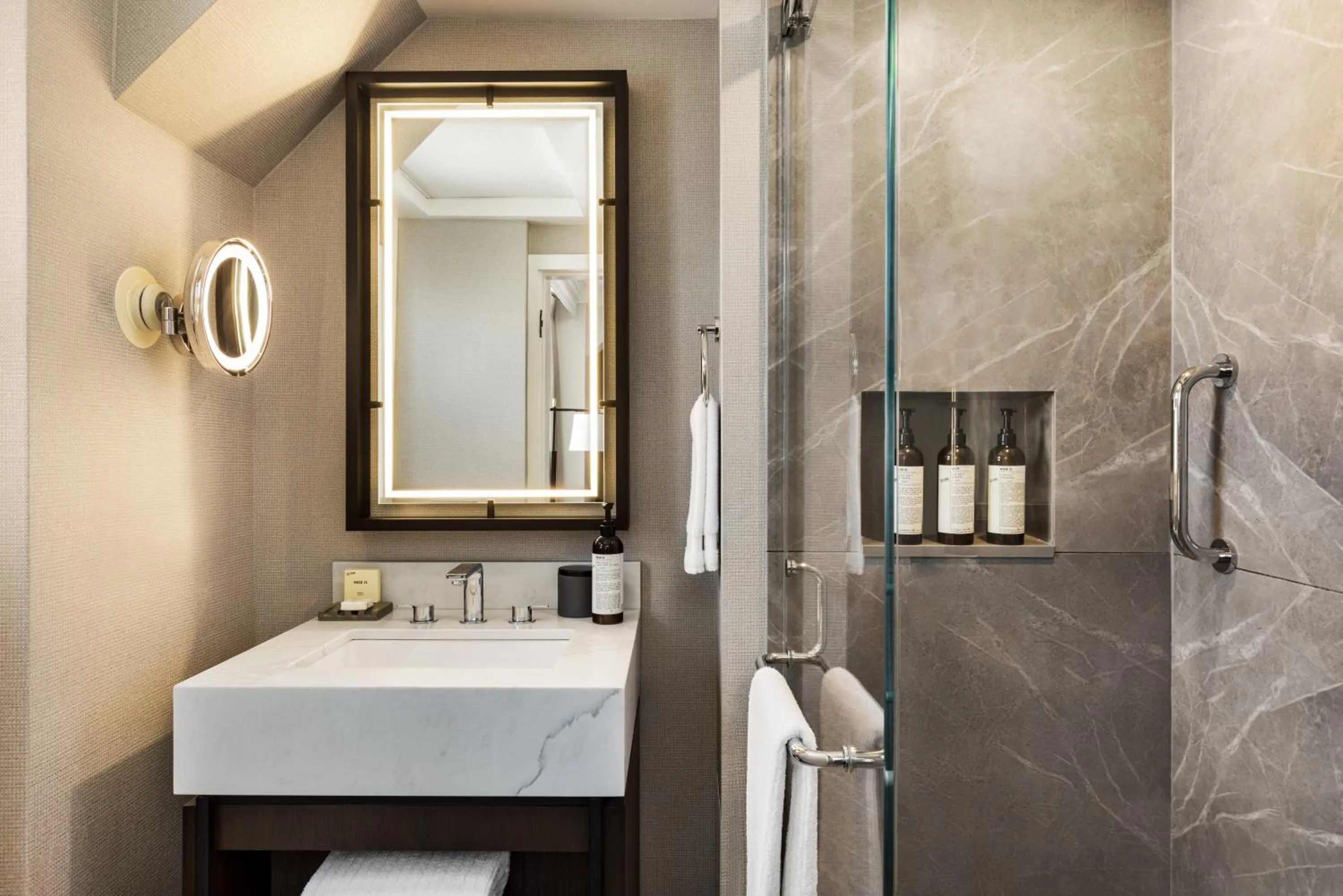 Fairmont 1 Queen Room in Fairmont Banff Springs