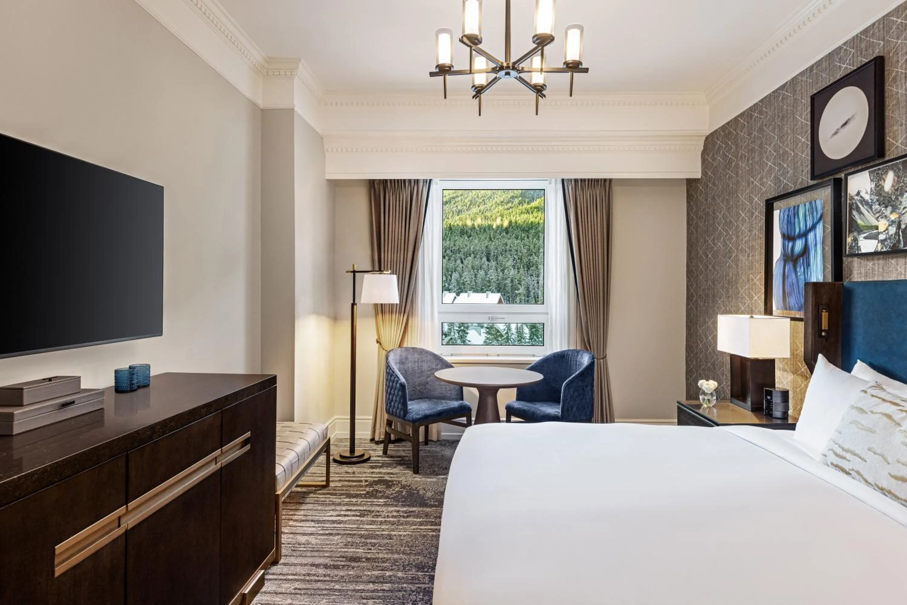 Fairmont 1 King Room in Fairmont Banff Springs