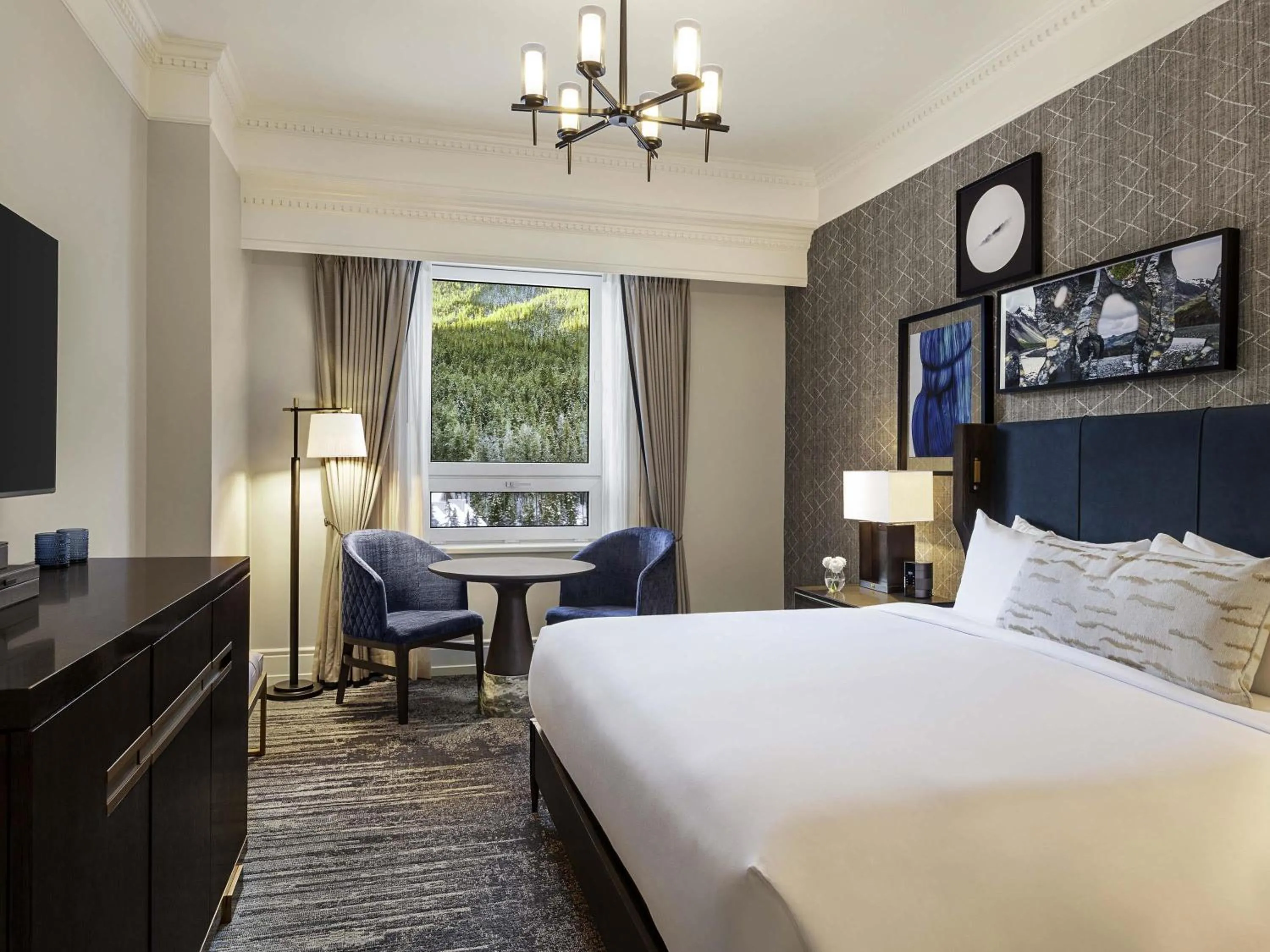 Fairmont 1 King Room in Fairmont Banff Springs