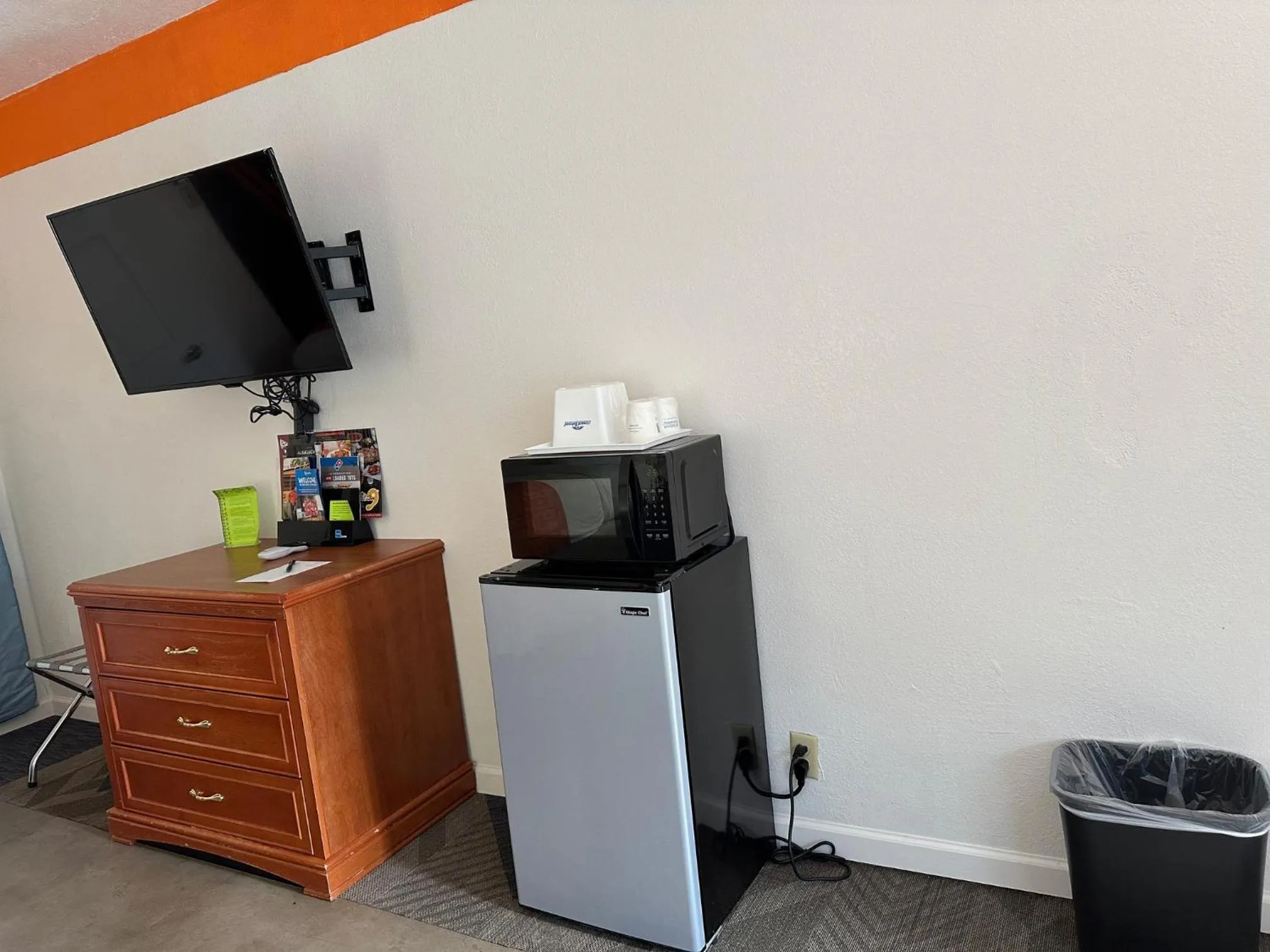 King Room - Non-Smoking in Howard Johnson by Wyndham Gallup