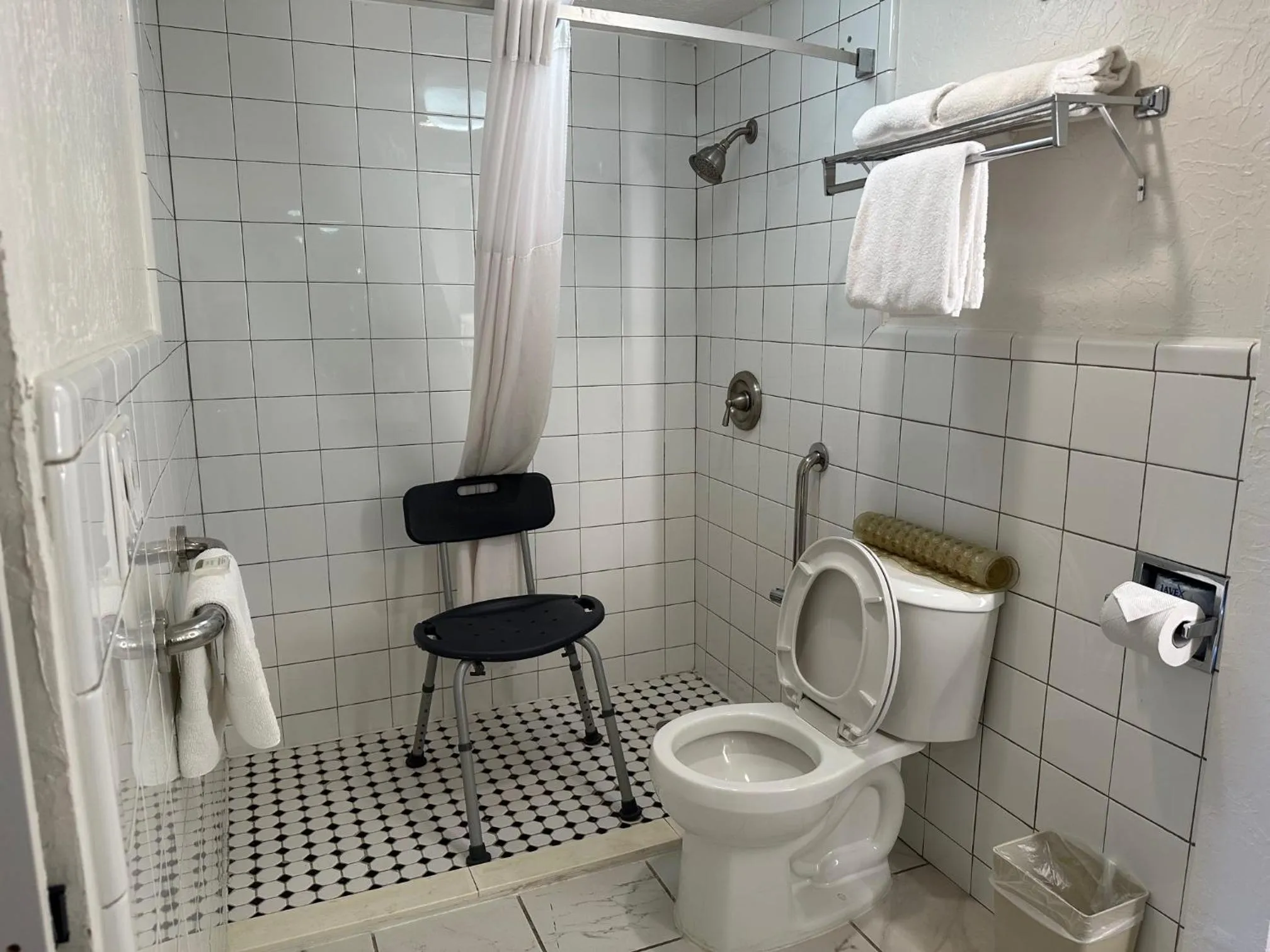 Double Room with Two Double Beds - Mobility Access/Non-Smoking in Howard Johnson by Wyndham Gallup