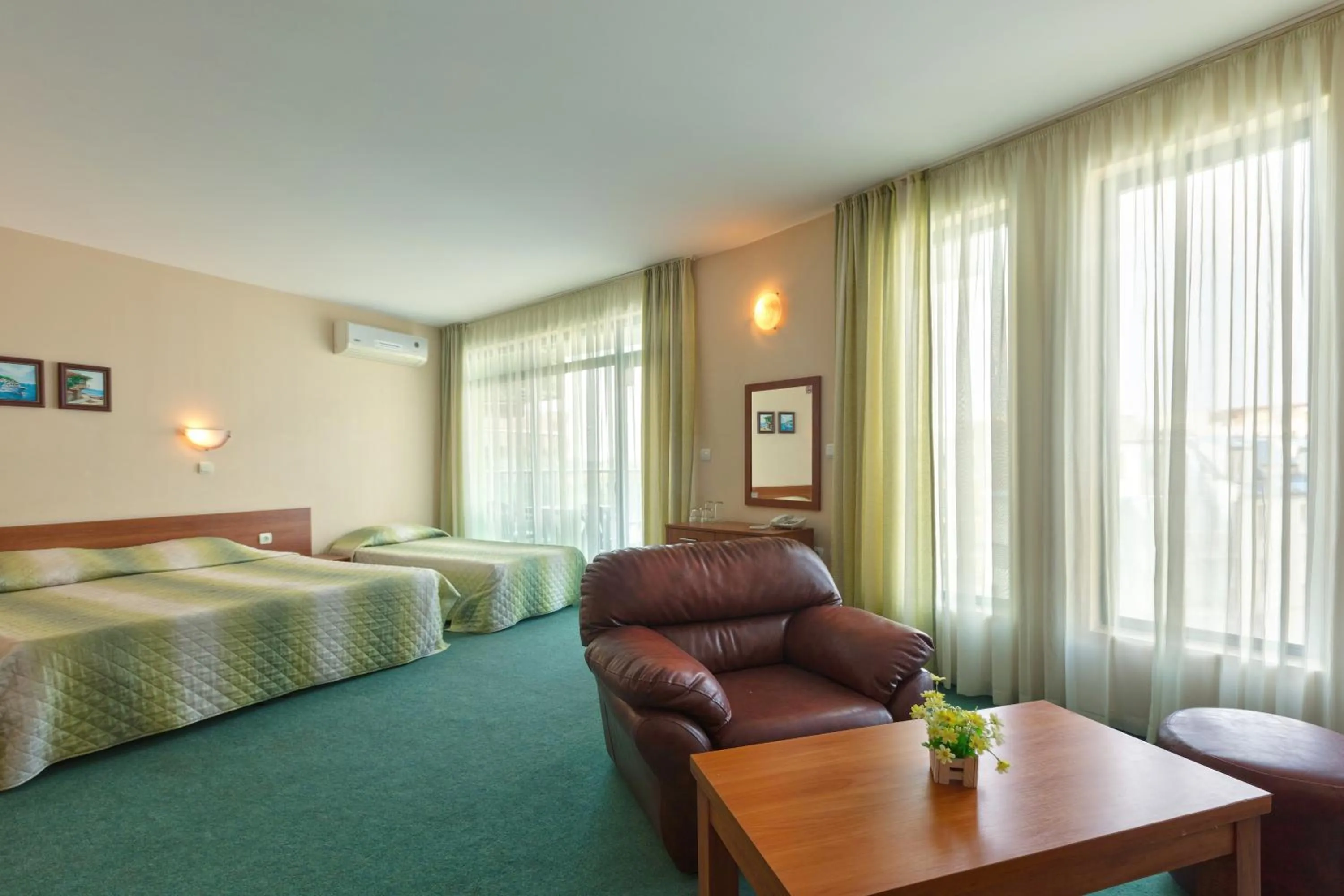 Family Room in Hotel L&B- Free parking