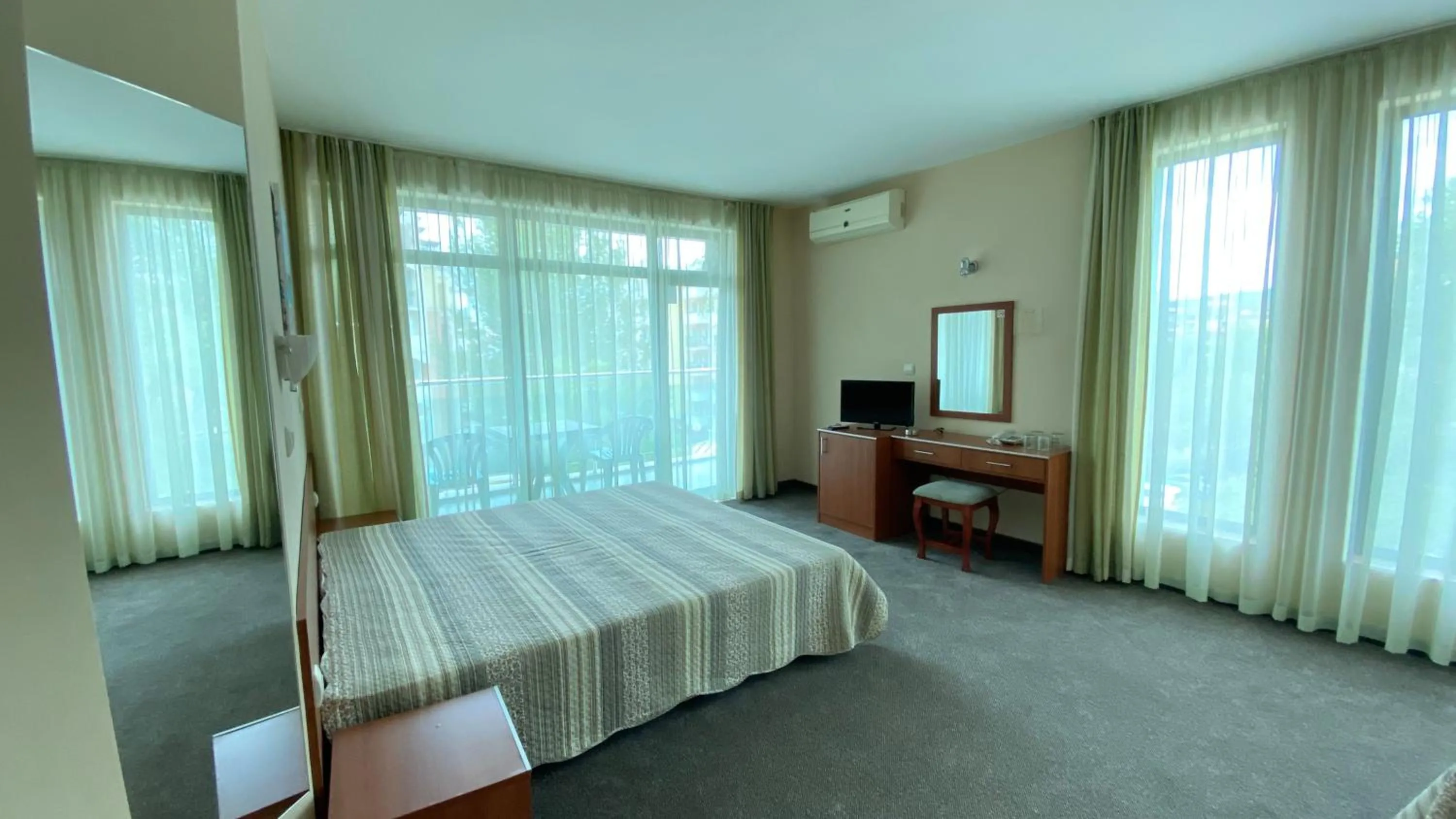 Double Room in Hotel L&B- Free parking