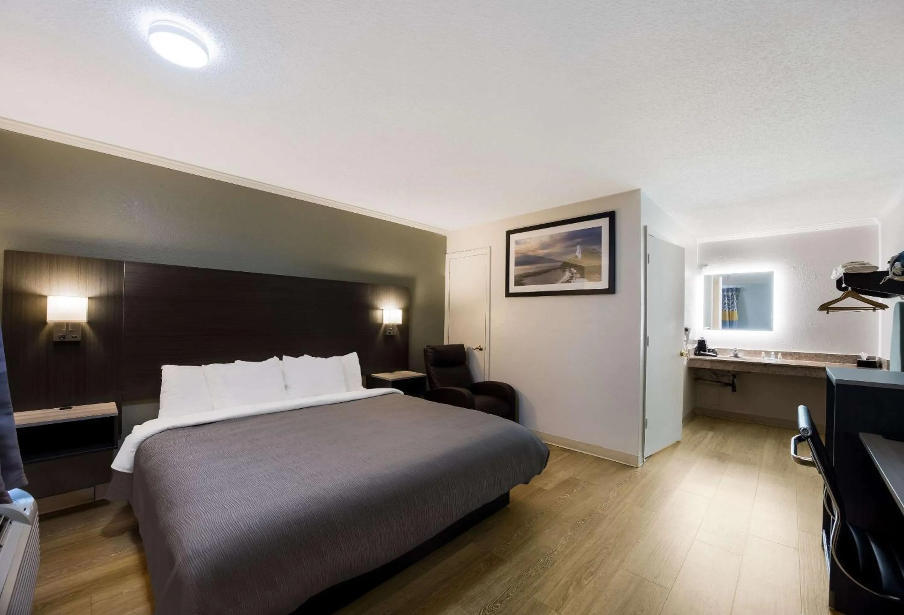 King Room - Disability Access/Non-Smoking in Quality Inn Tallahassee near University