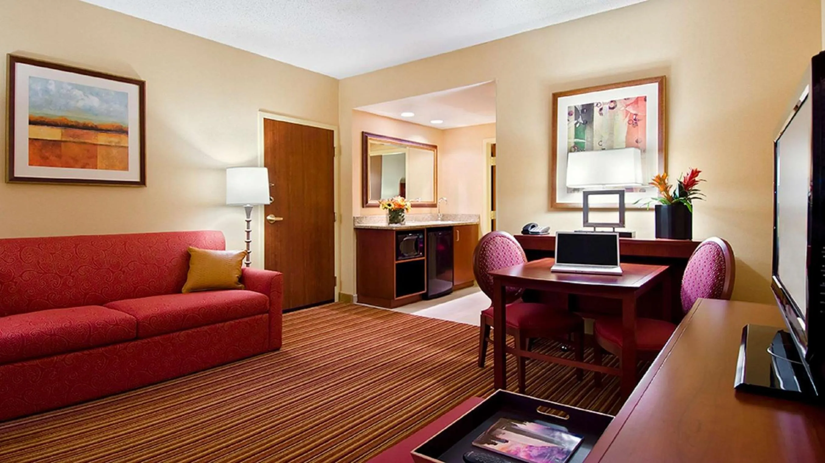 King Suite with Accessible Tub - Mobility and Hearing Access/Non-Smoking in Embassy Suites Murfreesboro - Hotel & Conference Center