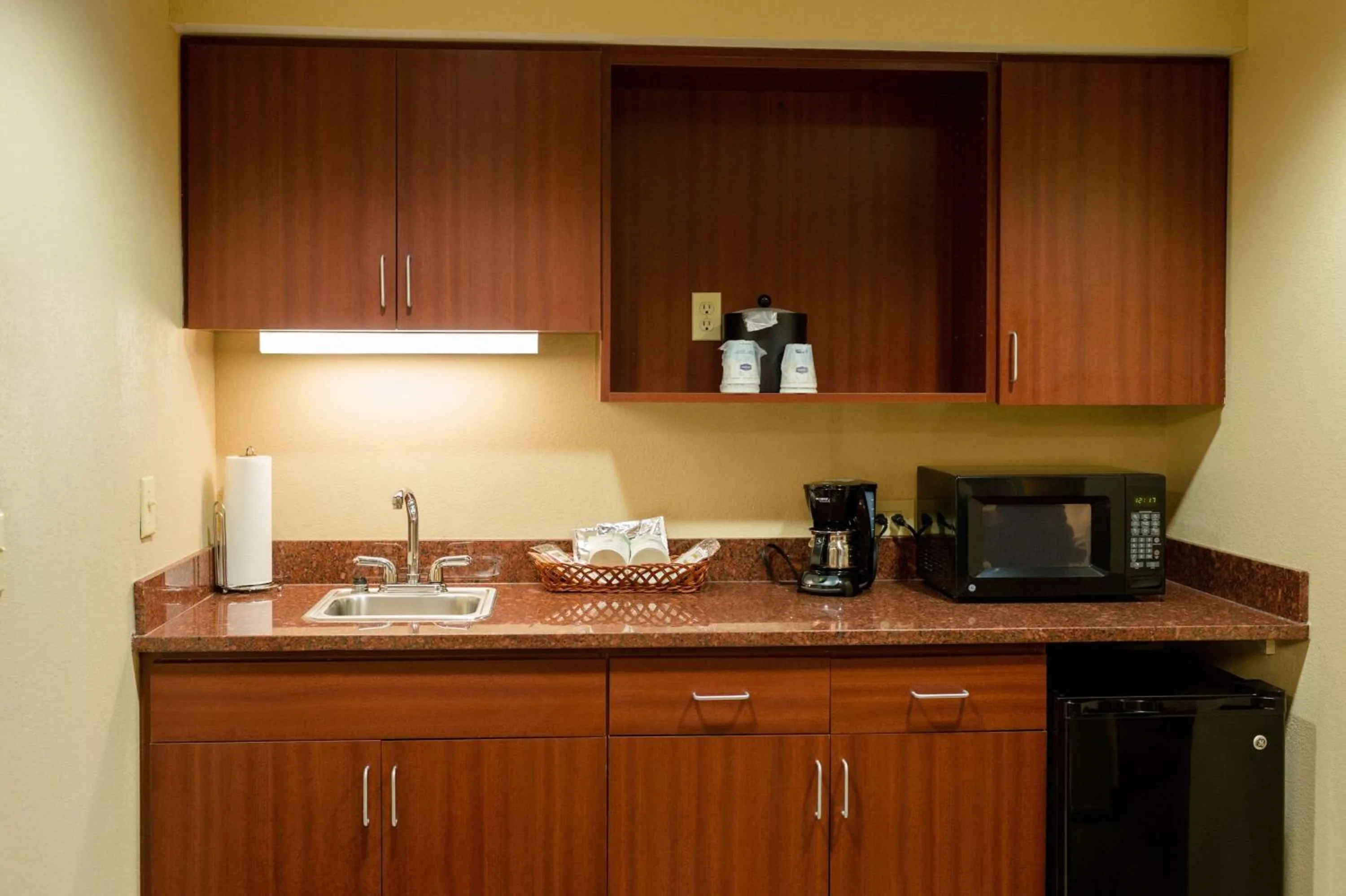 One-Bedroom King Suite - Non-Smoking in Hampton Inn Oxford-West