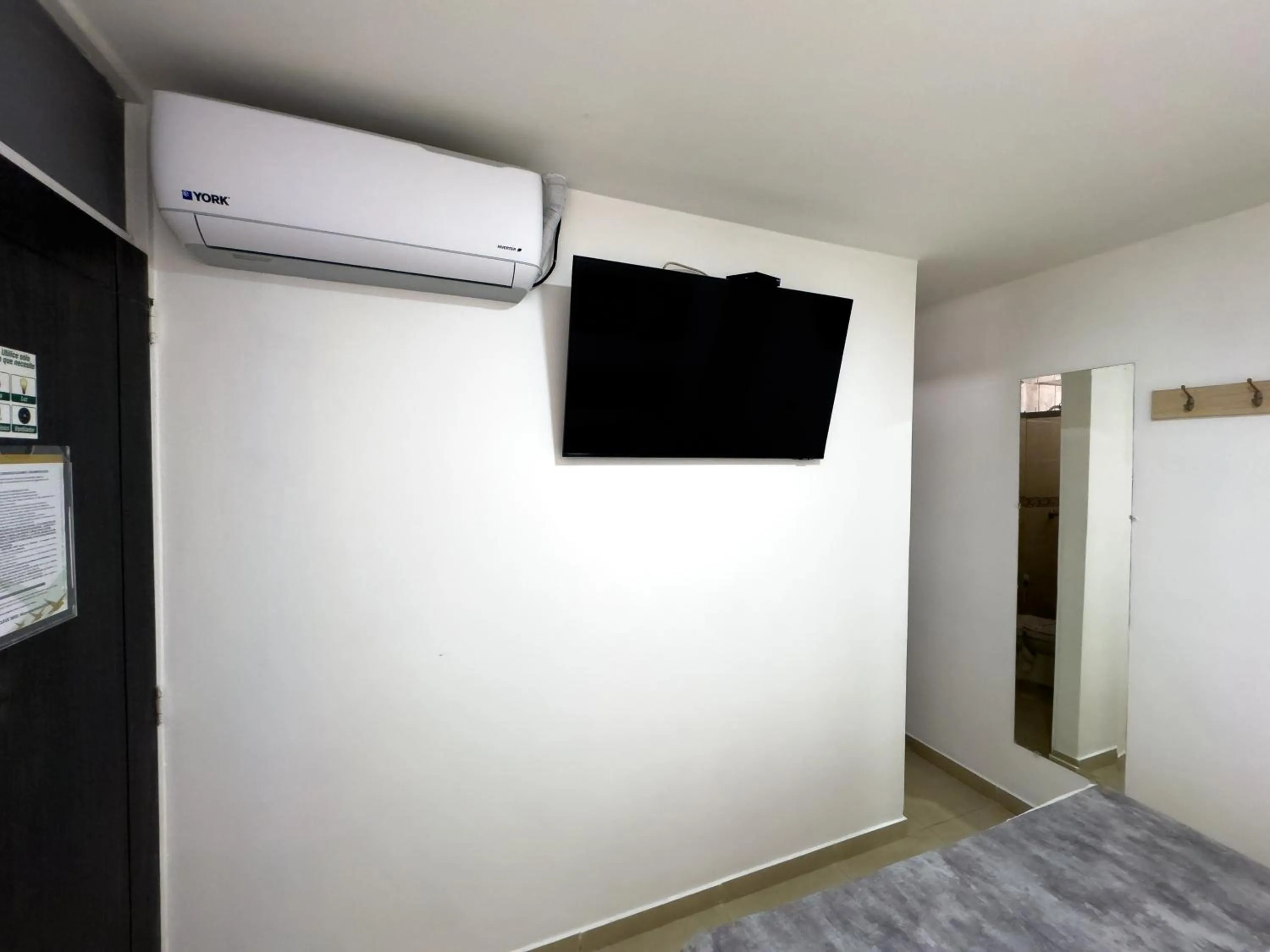 Superior Double or Twin Room in Hotel Alcaravan Medellín