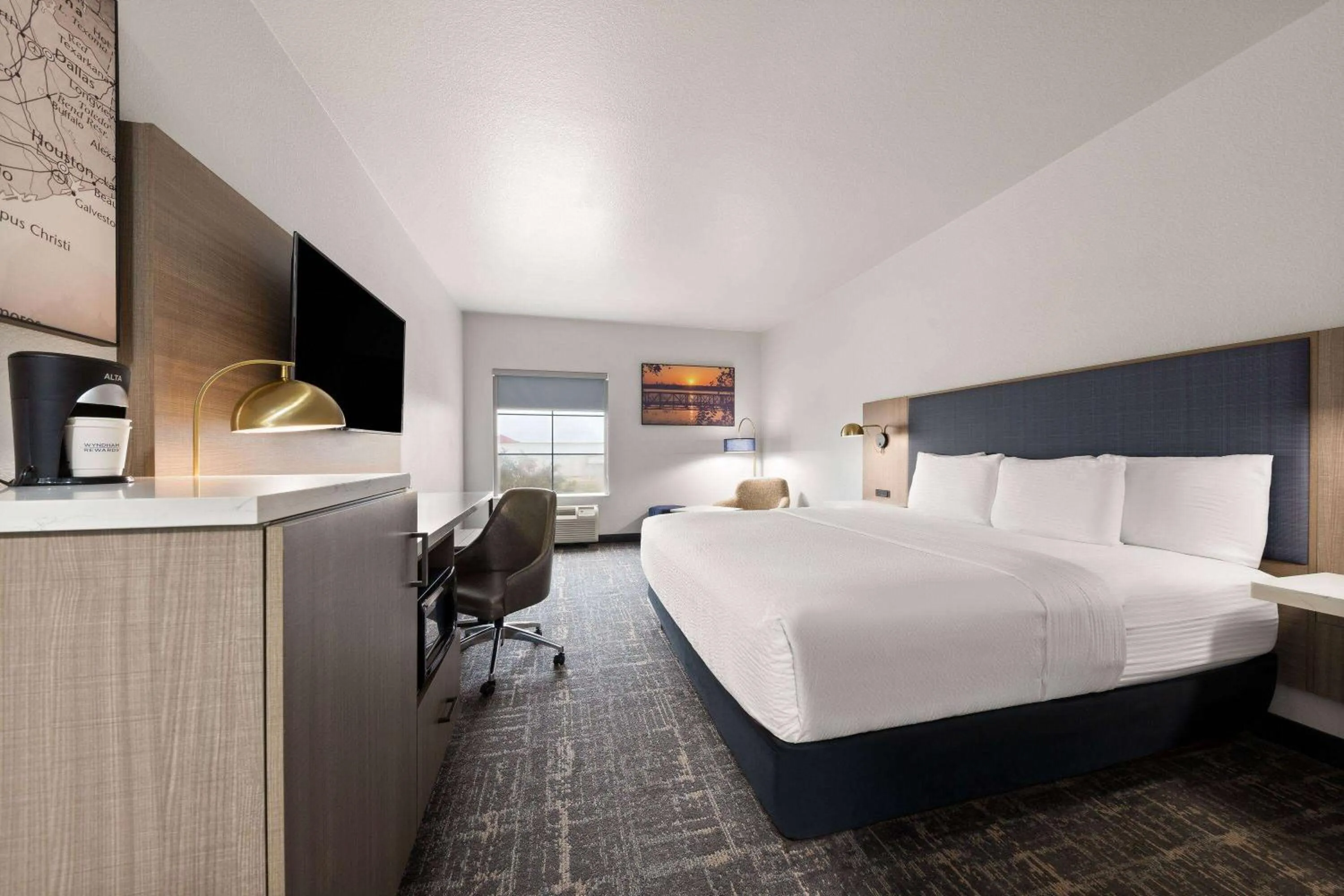 Deluxe King Room in La Quinta by Wyndham Ft. Worth - Forest Hill, TX