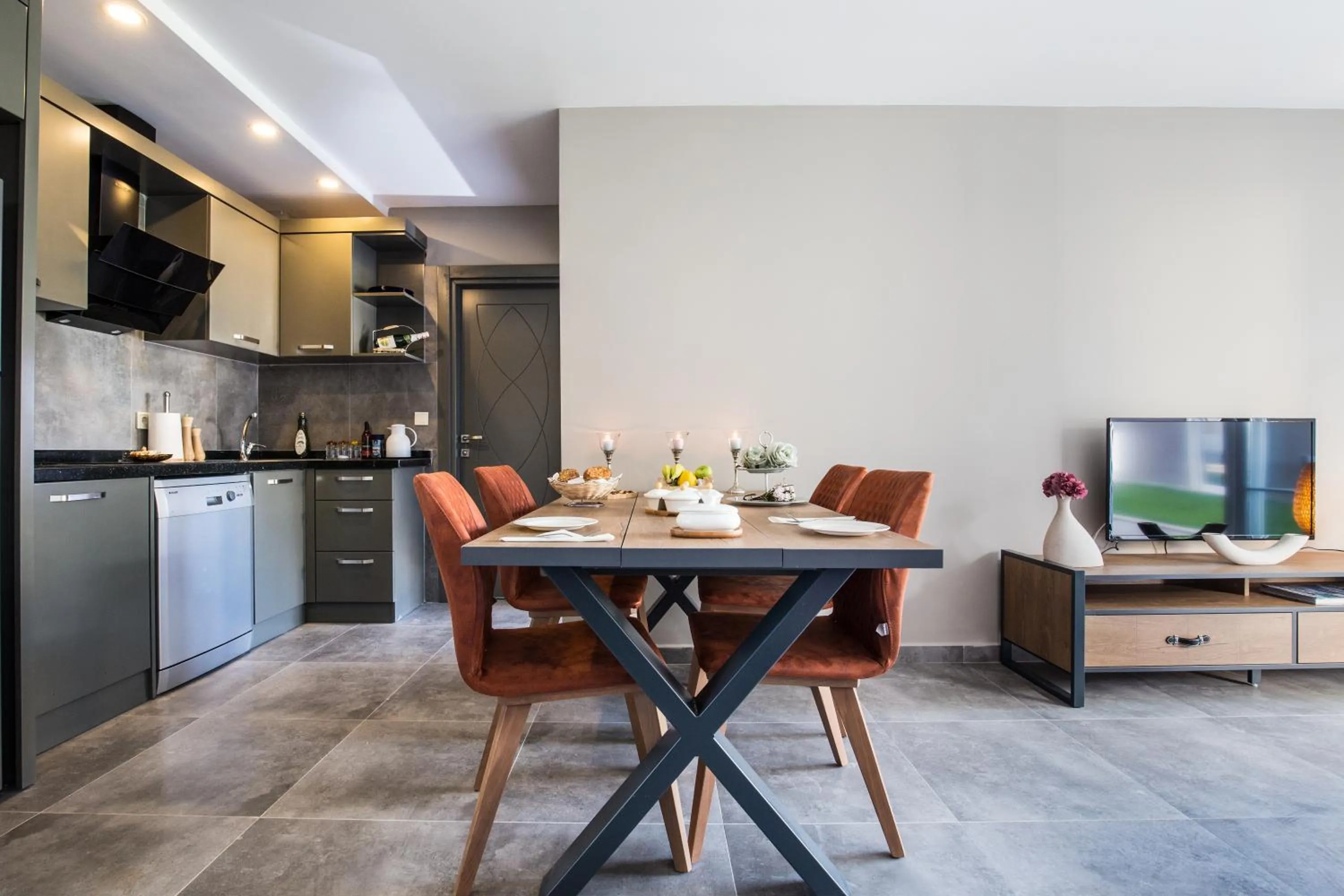 Deluxe One-Bedroom Apartment in Lara Beach Homes