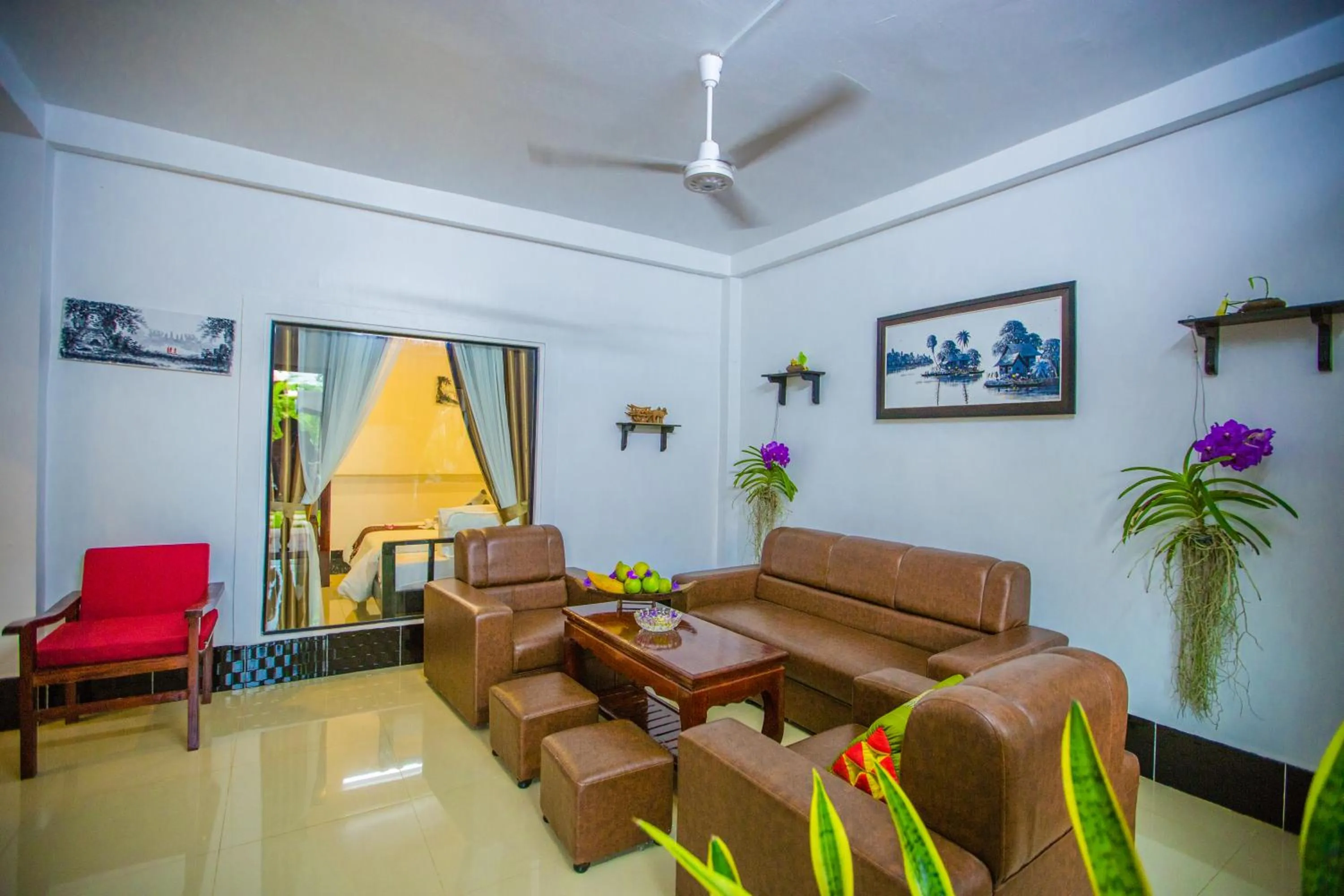 Family Suite with Living Room Pool View in Moloppor Villa