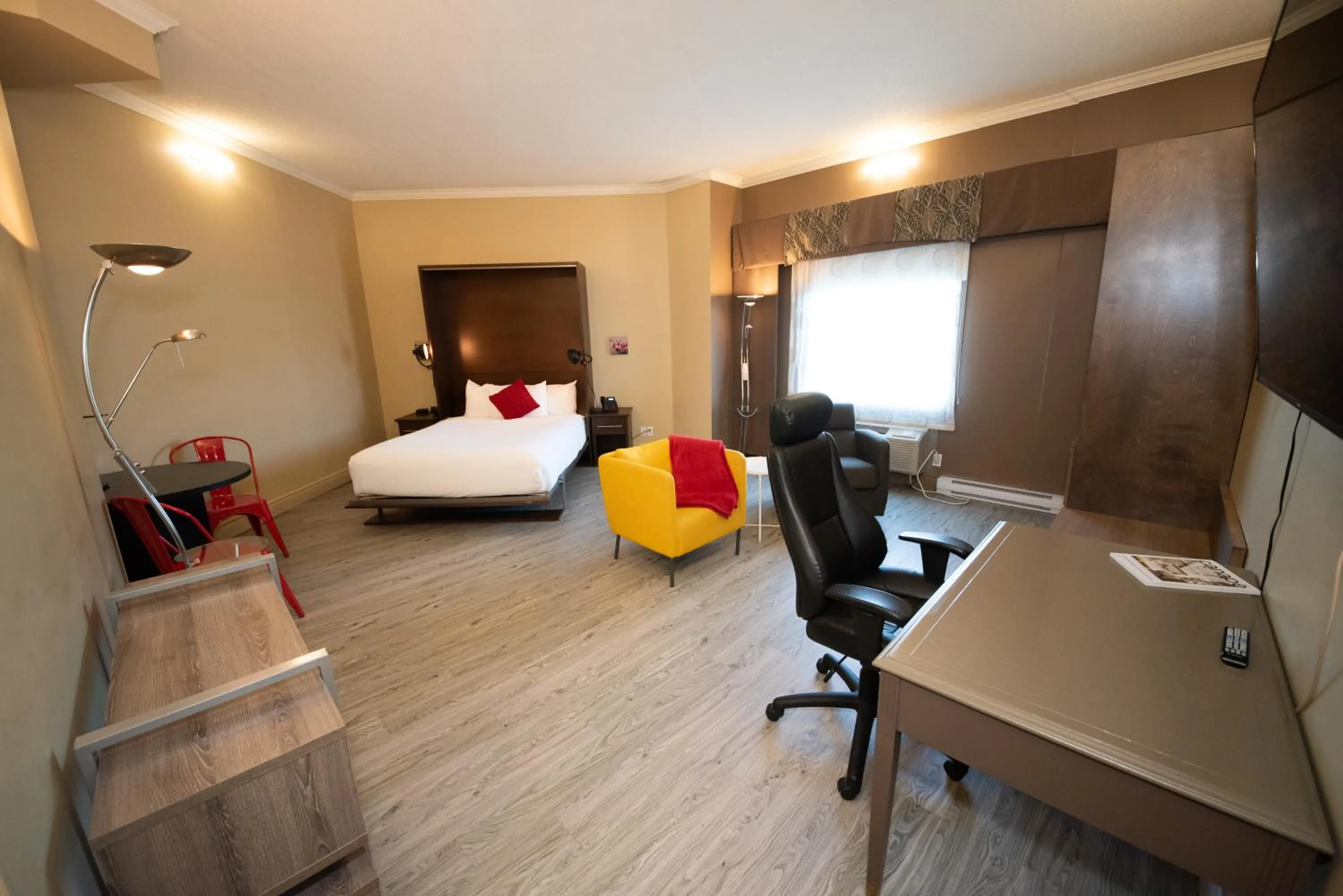 Queen Suite - Non-Smoking in Days Inn by Wyndham Berthierville