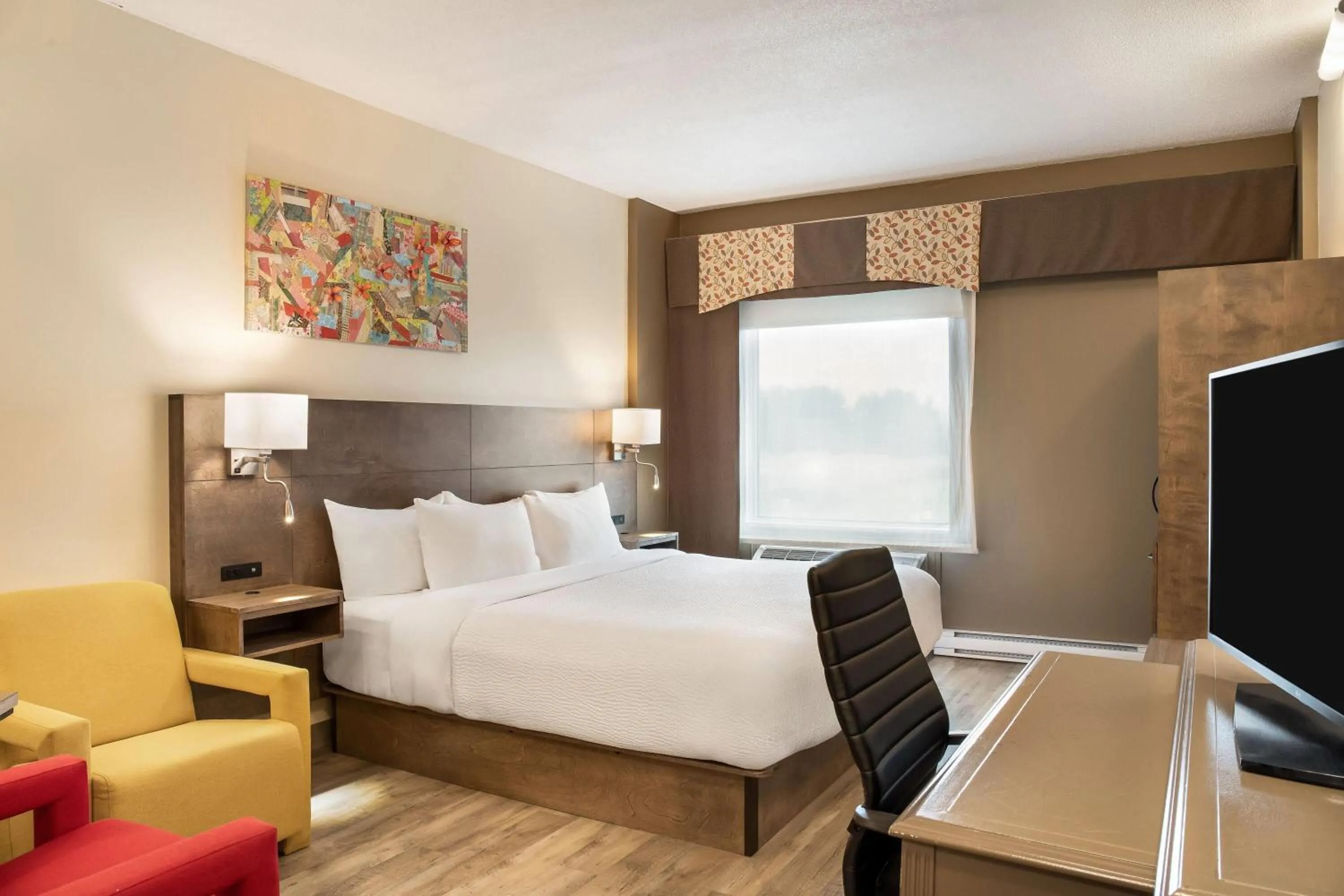 King Room - Non-Smoking in Days Inn by Wyndham Berthierville