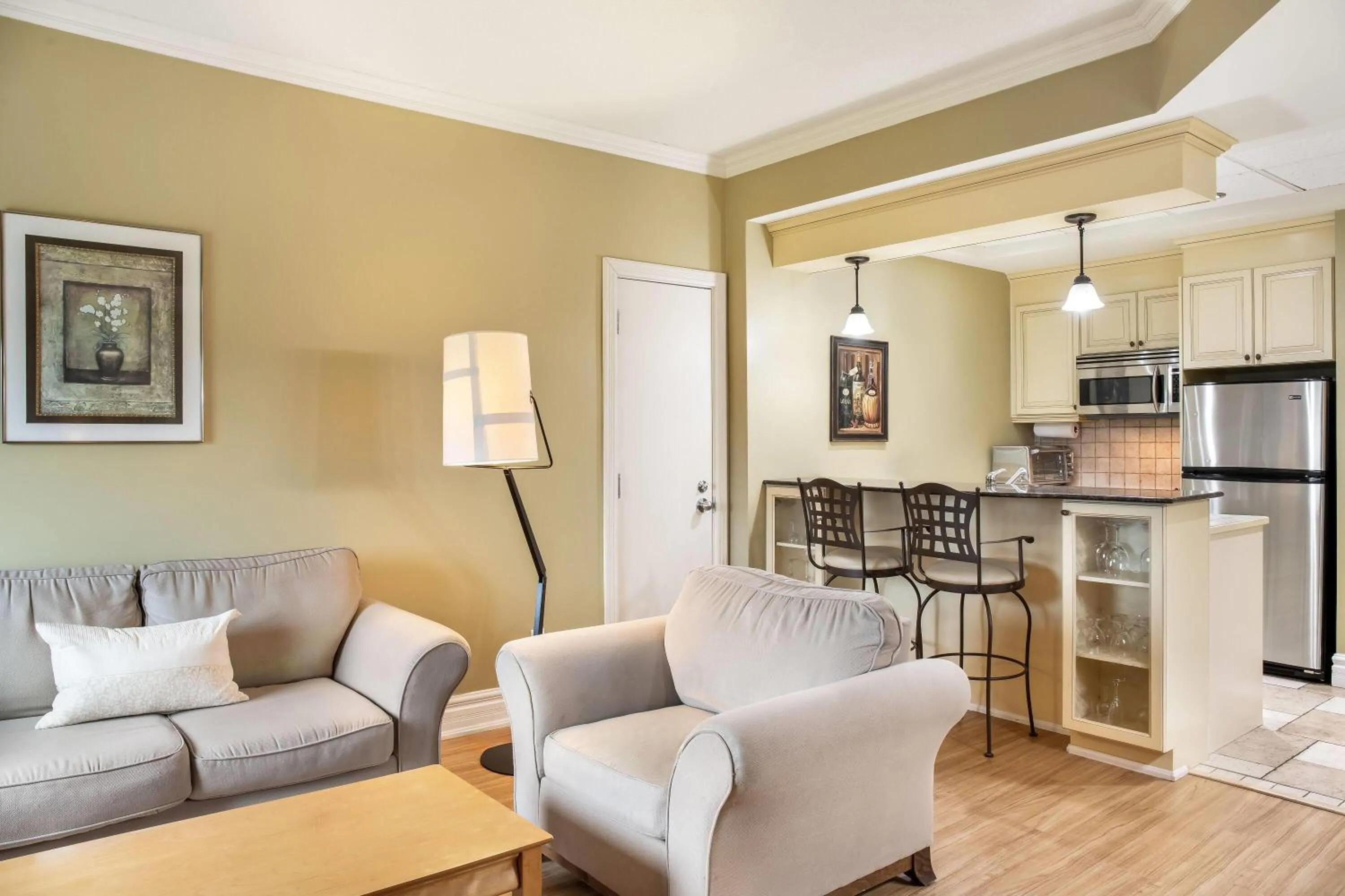 Presidential Queen Suite - Non-Smoking in Days Inn by Wyndham Berthierville